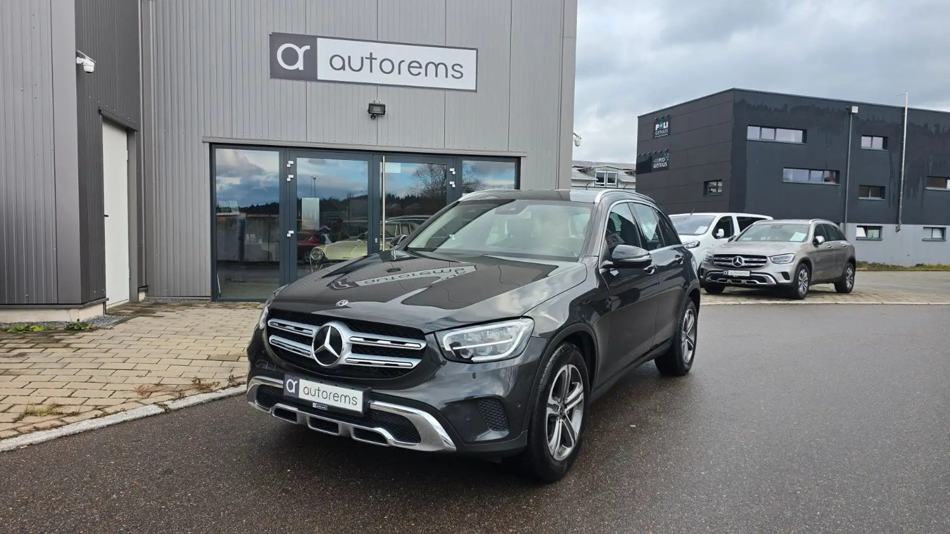 Mercedes-Benz GLC 220 d 4Matic*AHK*STANDH.*ASSIST* Grau - 1