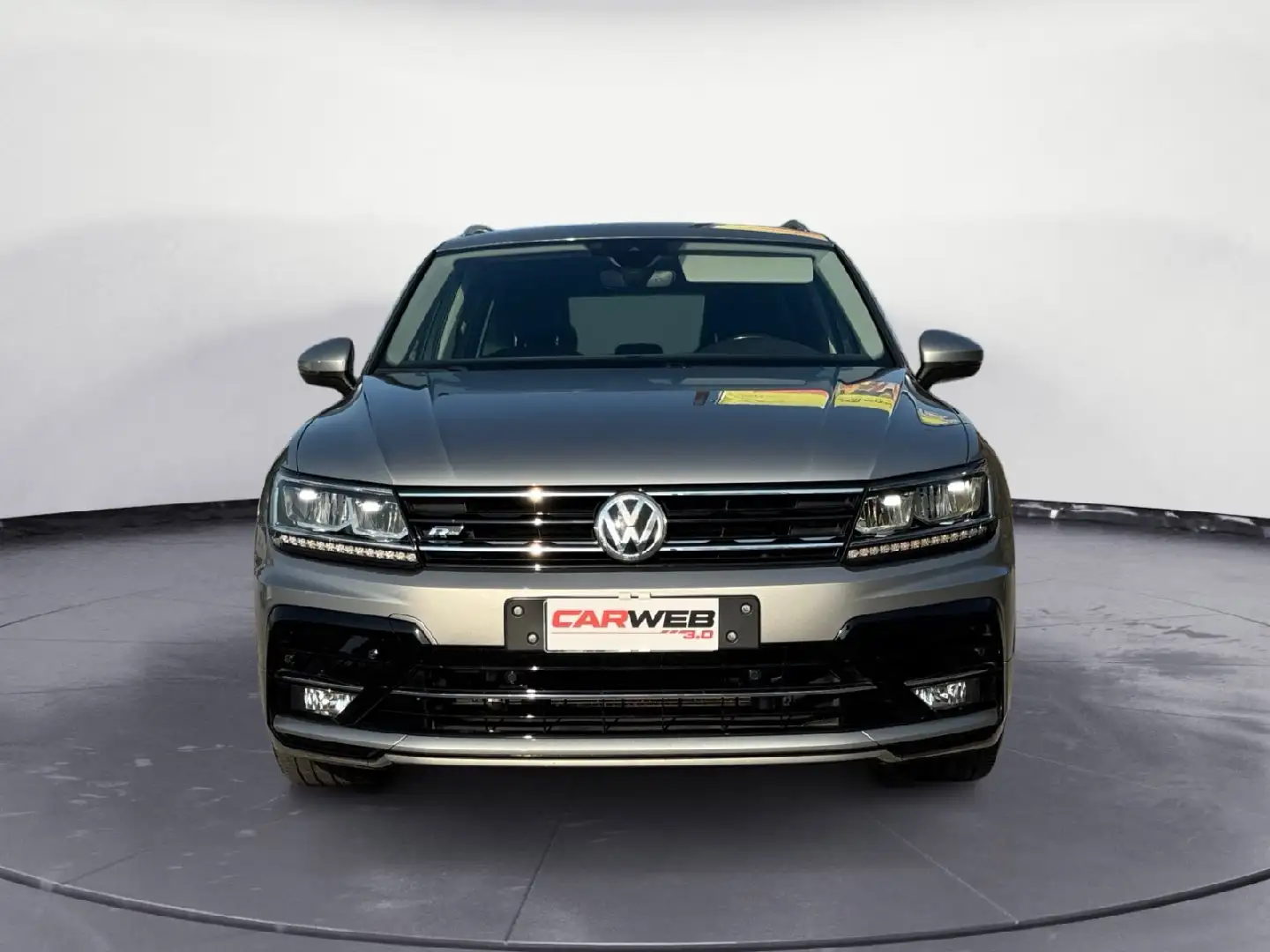 Volkswagen Tiguan Tiguan 1.6 tdi R LINE 115cv Argento - 2