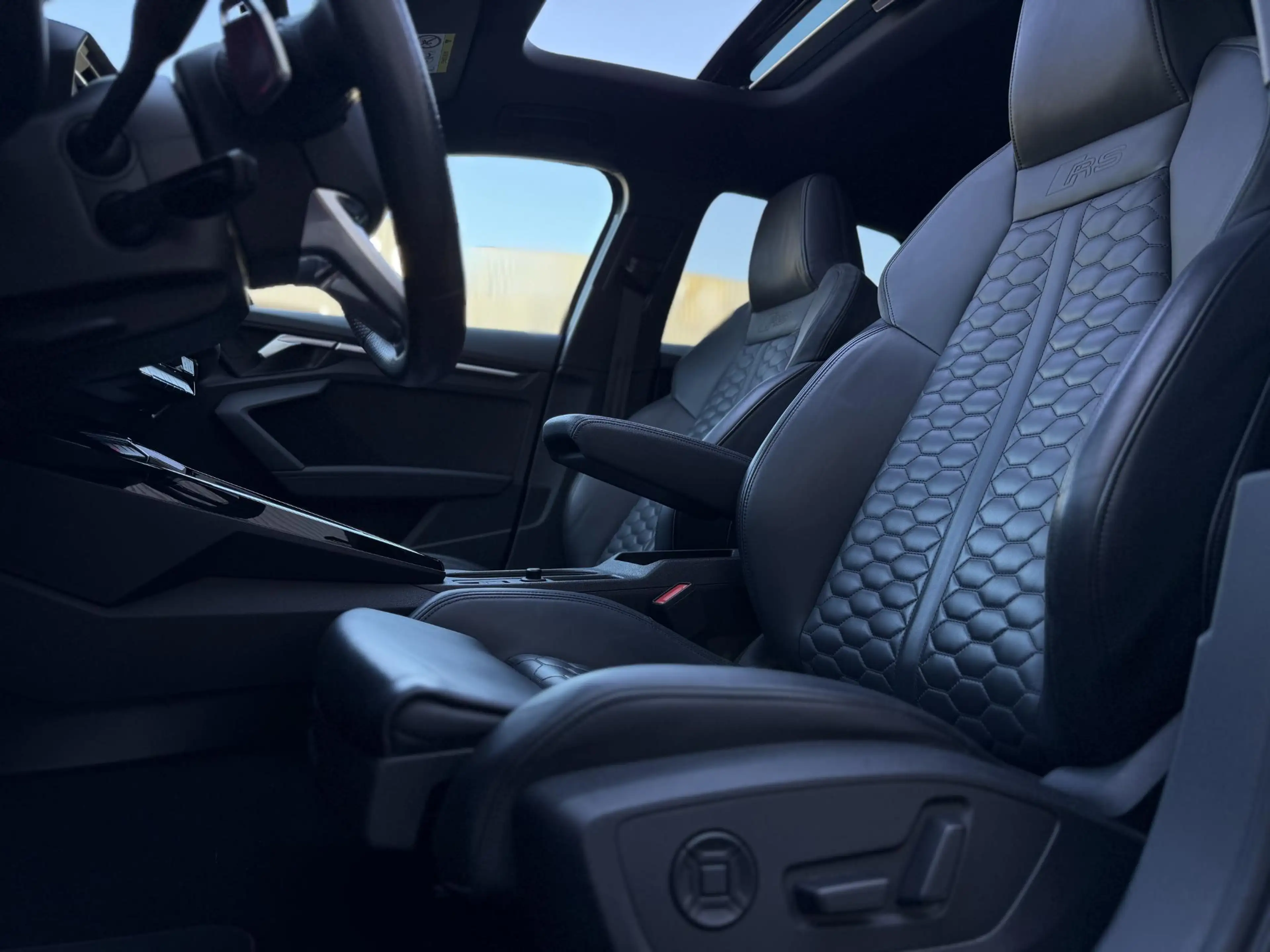 Audi RS3 A3 Sportback 2.5 TFSI quattro DYNAMIC CARBON PANO — photo 12