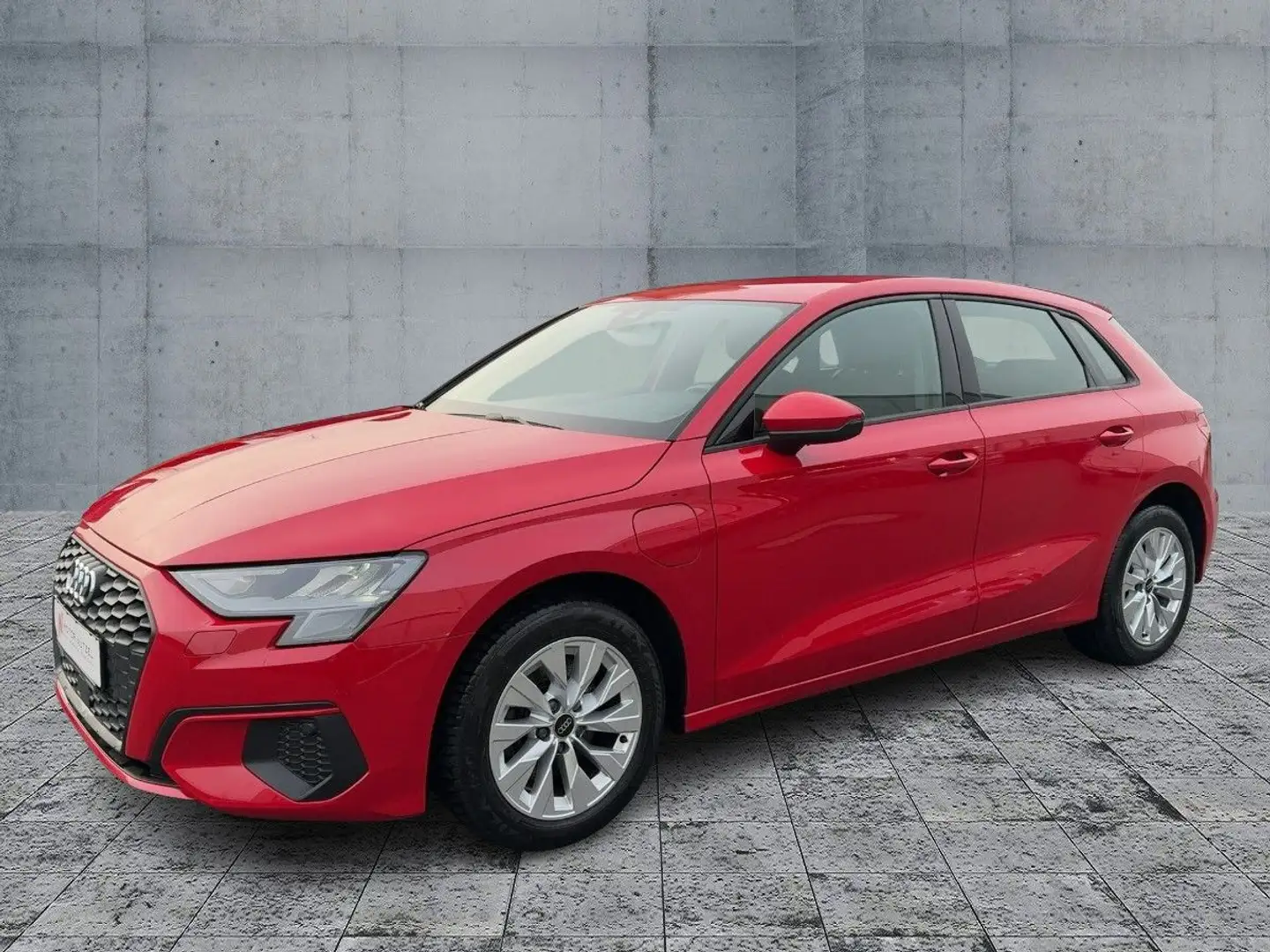 Audi A3 40 TFSI e S-TR PDC+GRA+SHZ+DAB+AHK Rood - 2