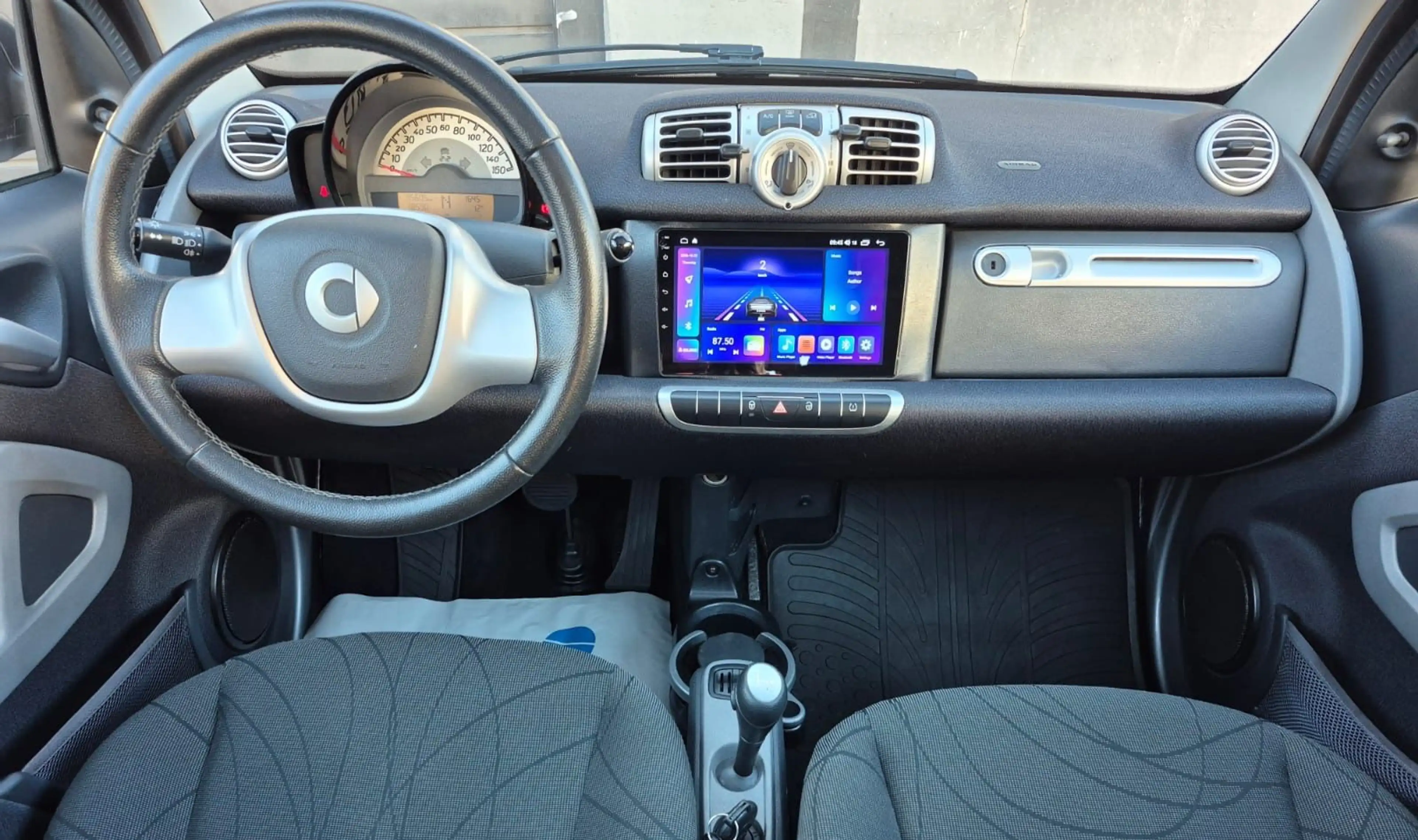 smart forTwo fortwo coupe Micro Hybrid Drive 52kw — photo 12