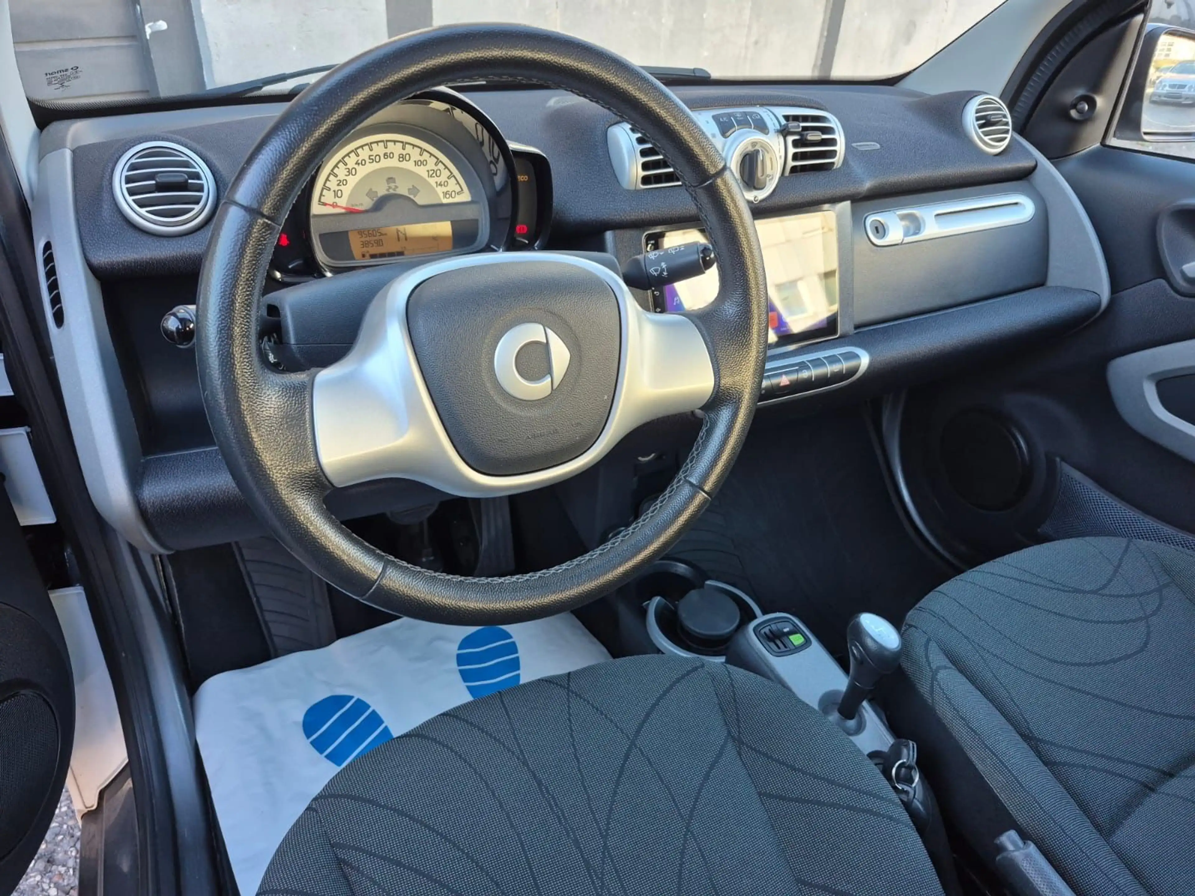 smart forTwo fortwo coupe Micro Hybrid Drive 52kw — photo 10