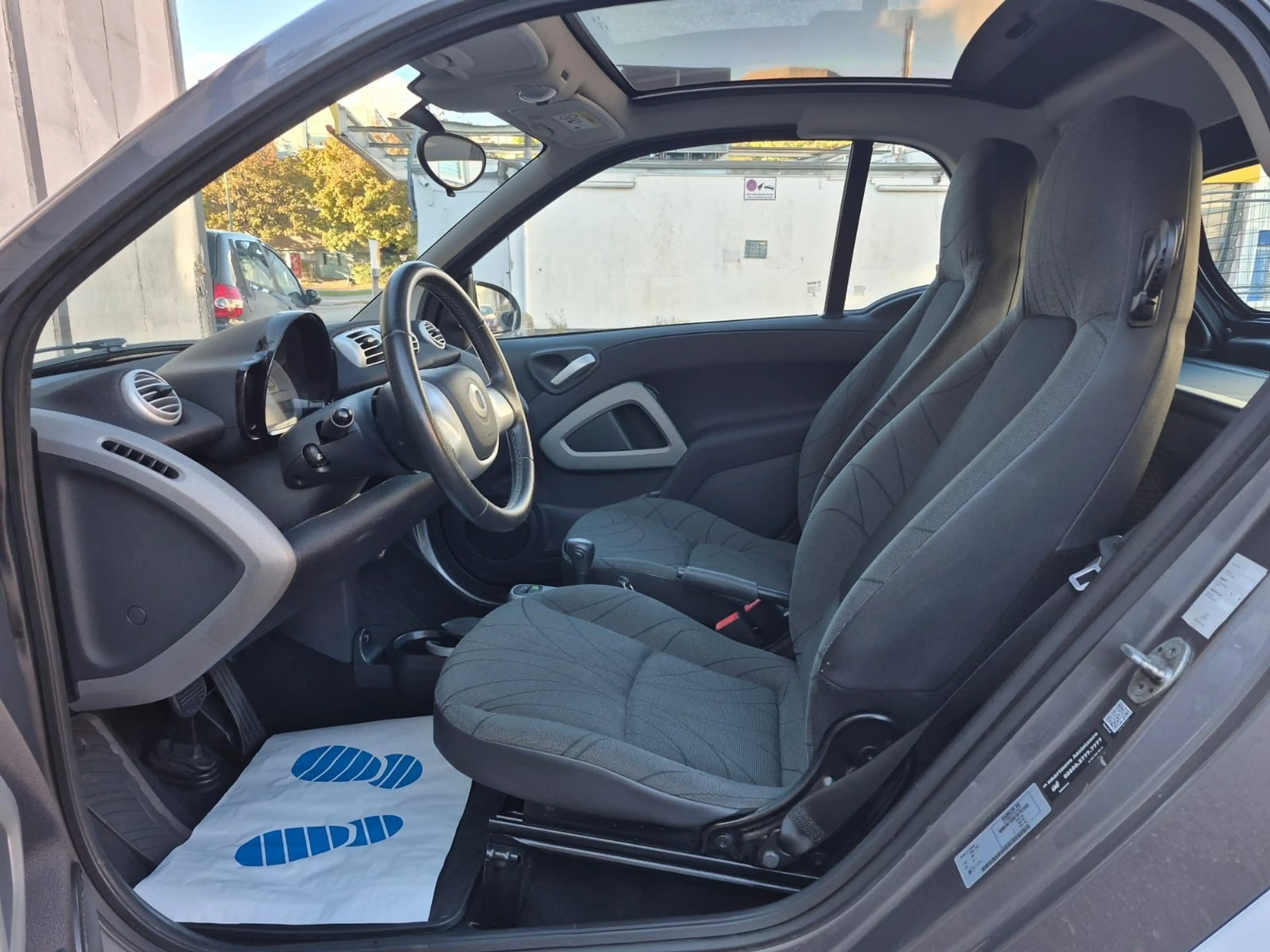 smart forTwo fortwo coupe Micro Hybrid Drive 52kw — photo 9