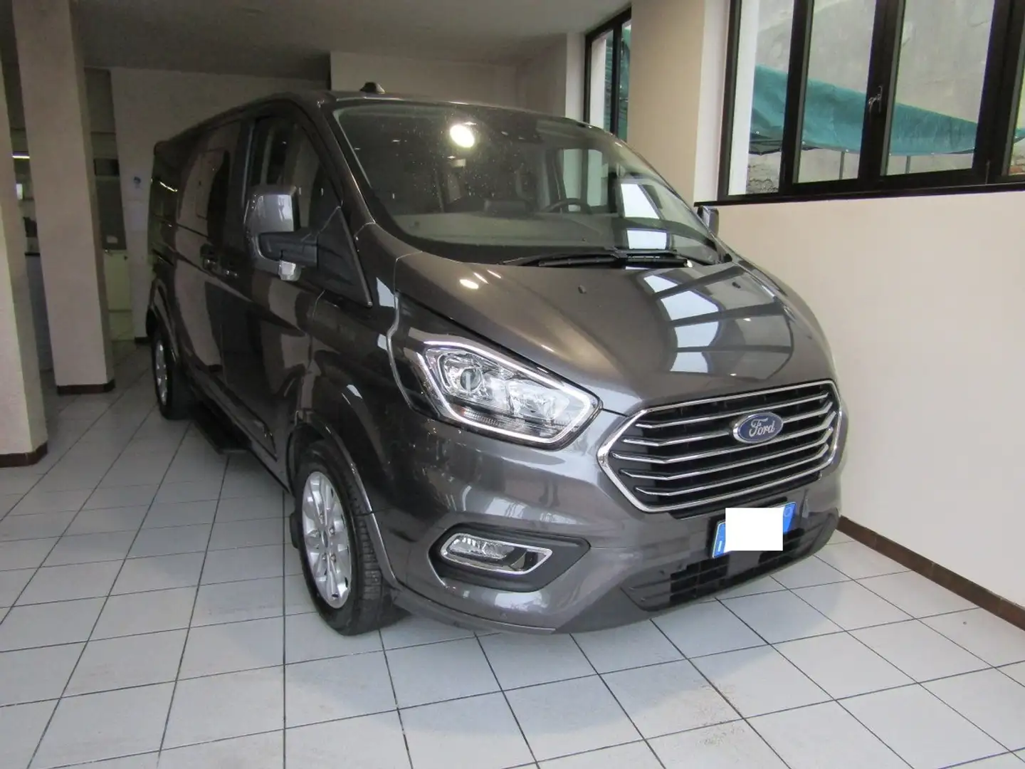 Ford Tourneo Custom 2.0 ecoblue Titanium PL 130CV 9 POSTI Grigio - 1