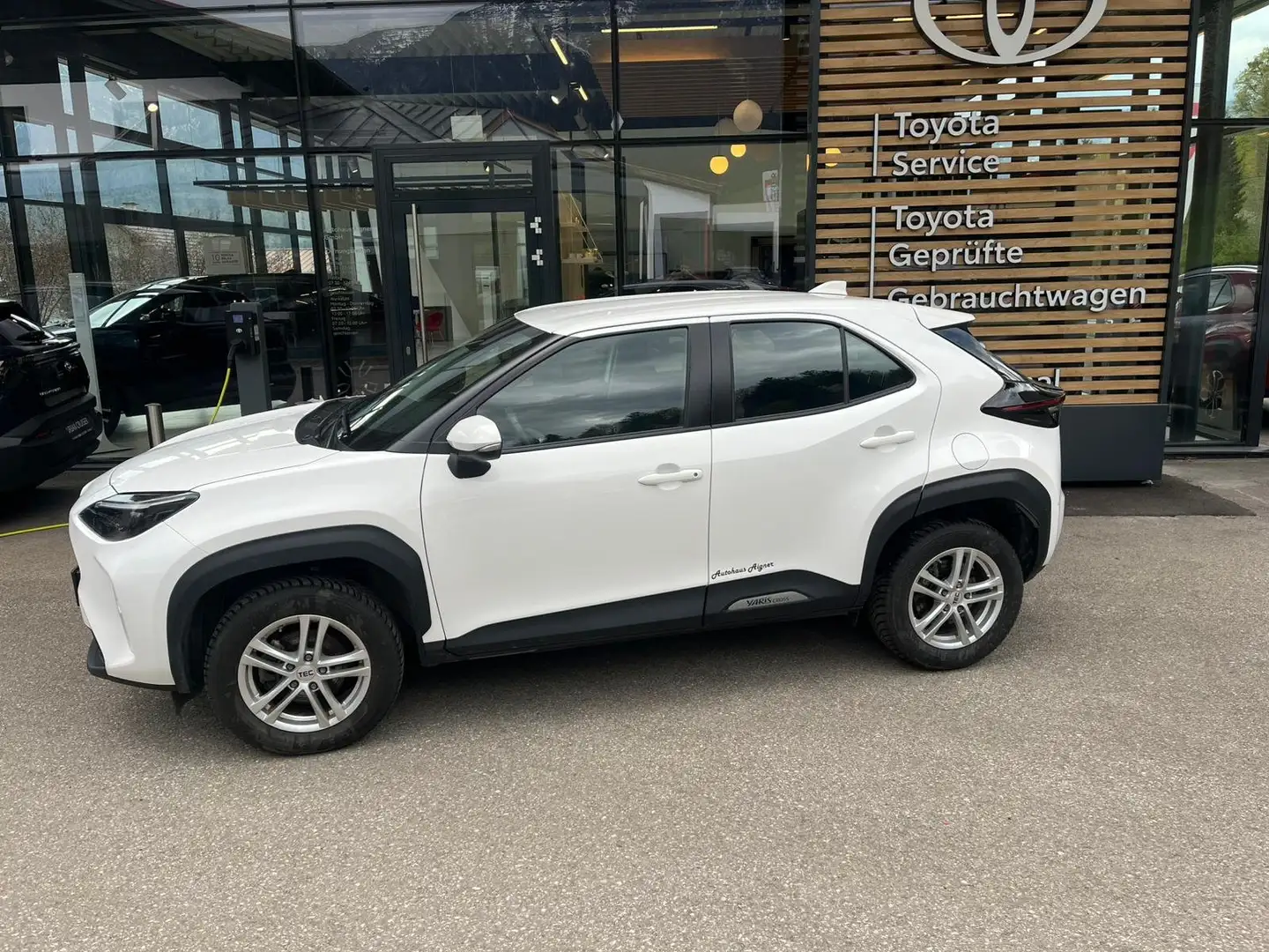 Toyota Yaris Cross Hybrid 4x2 Active Weiß - 1