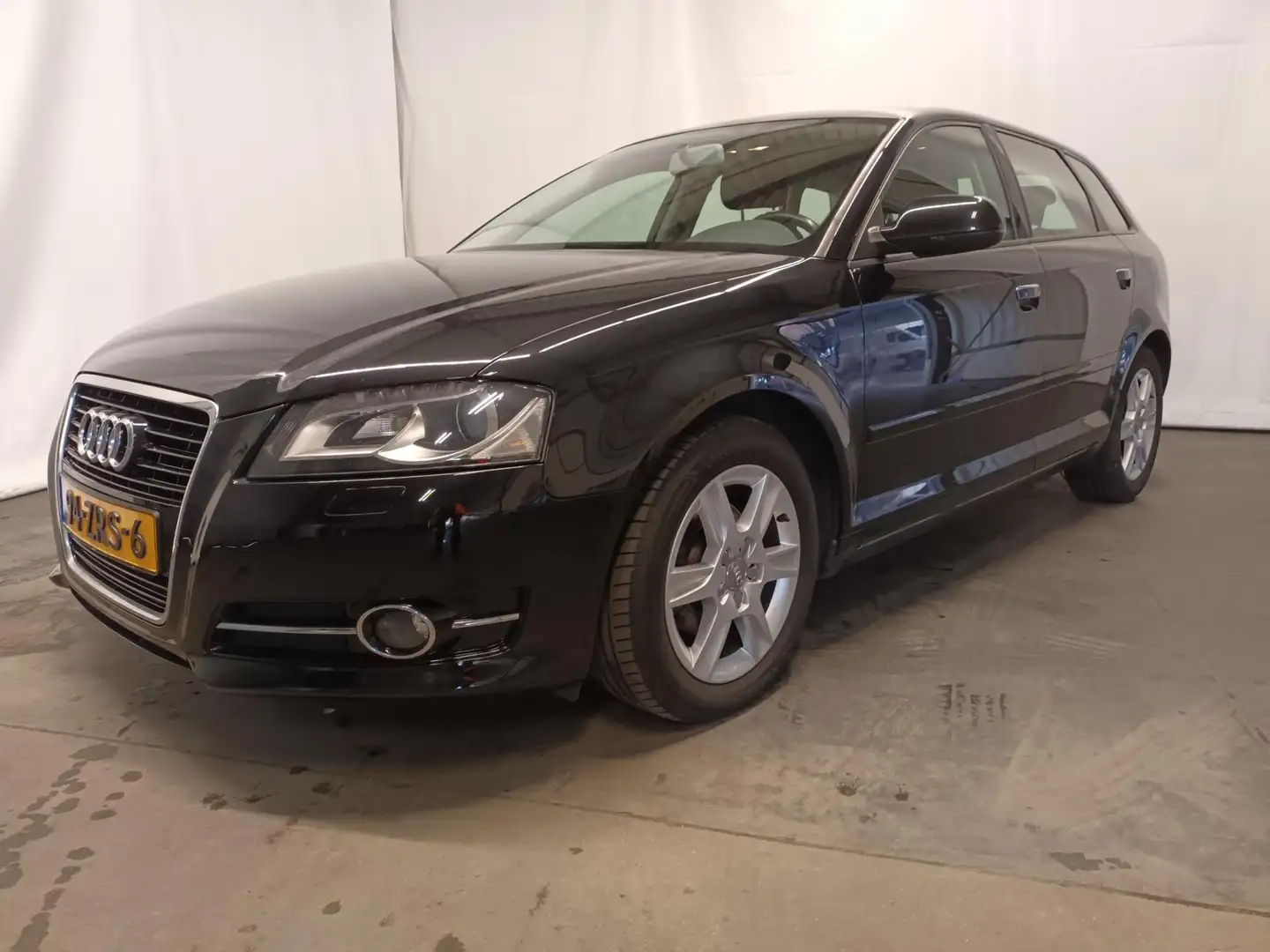Audi A3 Sportback 1.2 TFSI Attraction Advance - Incl. 3 ma Zwart - 2