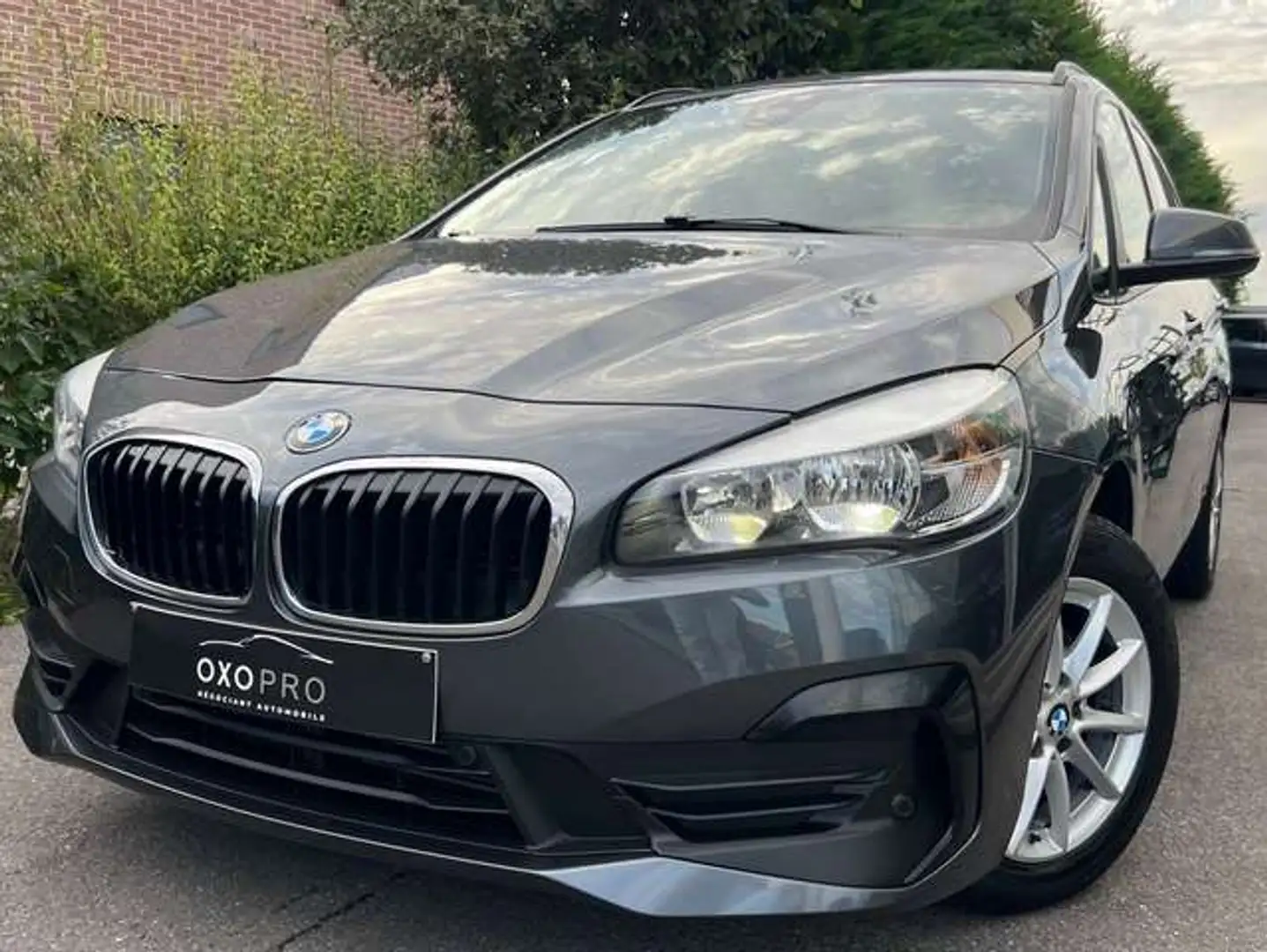 BMW 216 D Gran Tourer 116CV / Gps / Clim Auto / Cruise / PDC Arrière & Avant / KeyLess / 7.017€ HTVA / Euro 6de / PRIX EMPORTER Grau - 1