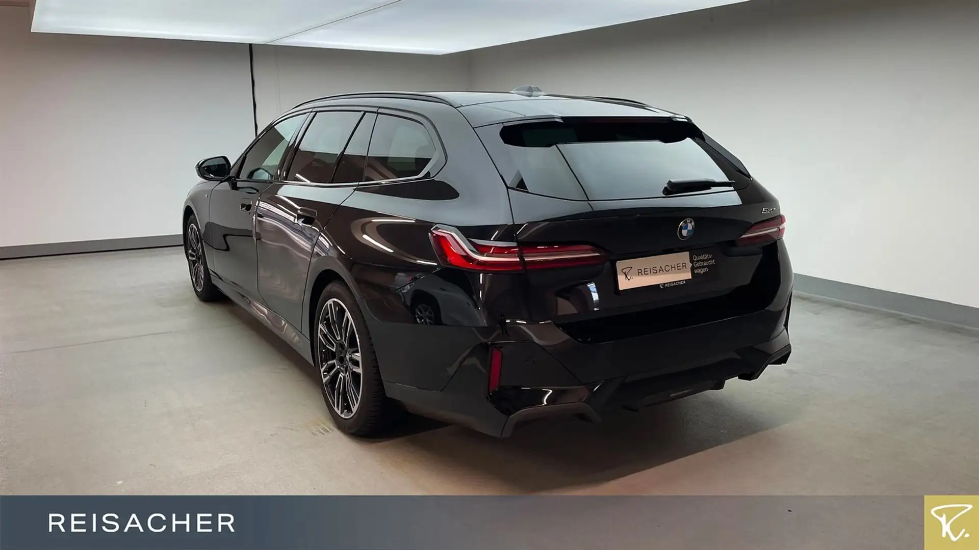 BMW 520 i Tou M-Sport,AHK,DAProf,Autom Schwarz - 2