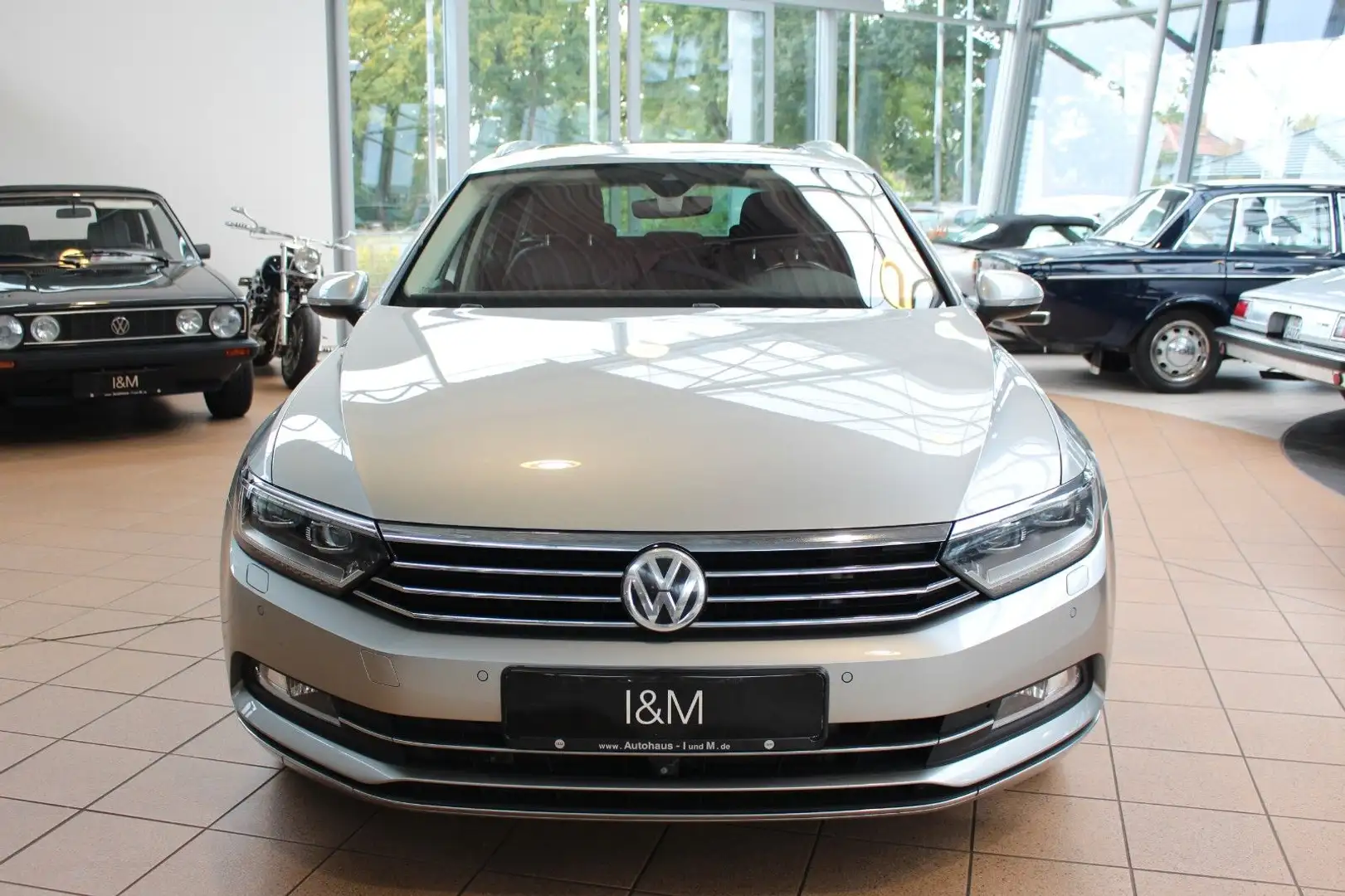 Volkswagen Passat Variant Highline 4M+AHK+ACC+R-Line+STH+ Silber - 2
