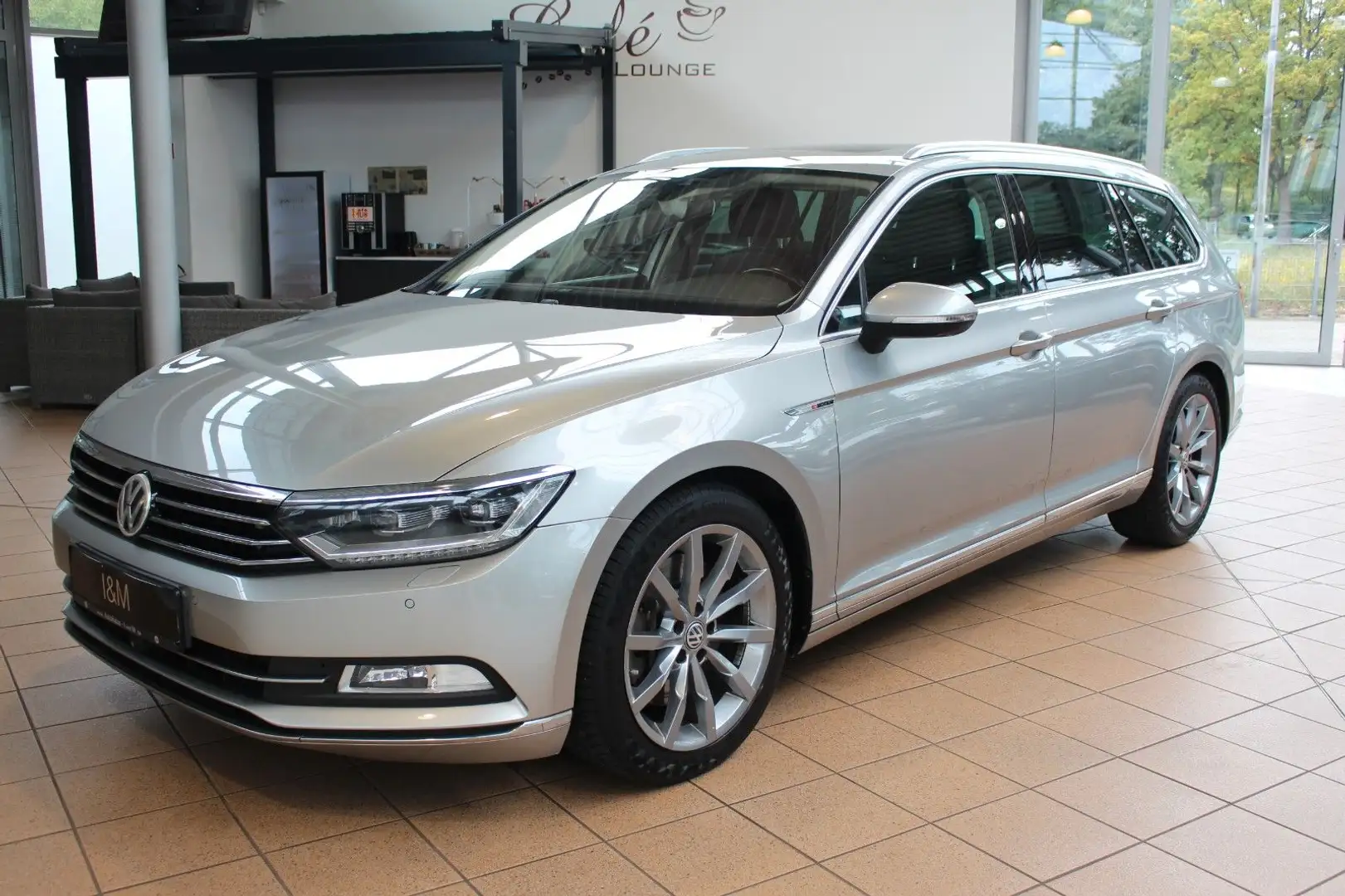 Volkswagen Passat Variant Highline 4M+AHK+ACC+R-Line+STH+ Silber - 1