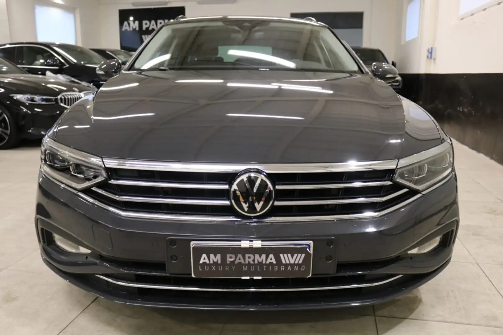 Volkswagen Passat Variant 2.0 TDI SCR EVO DSG Executive "KM CERTIFICATI" Nero - 2