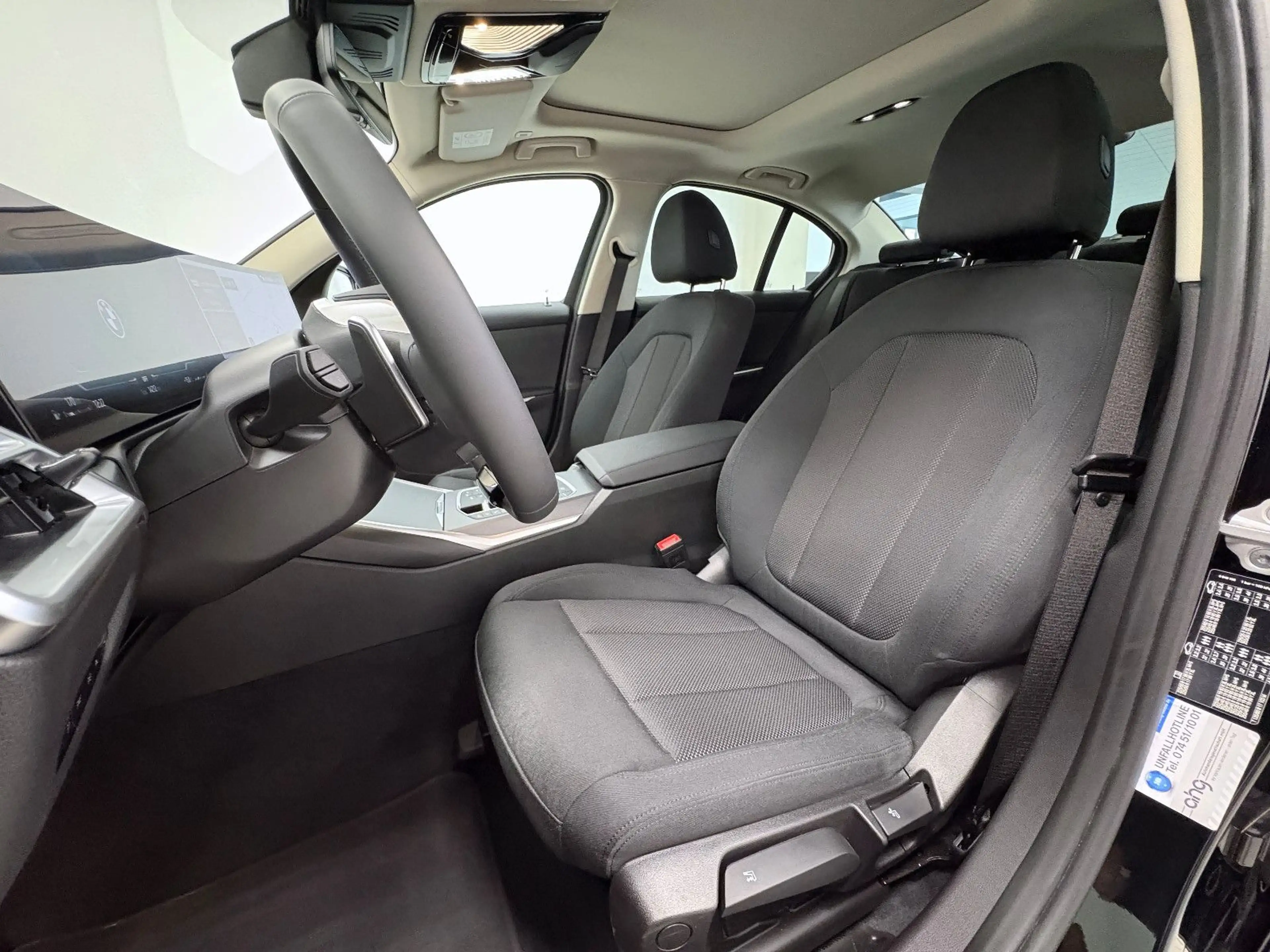 BMW 318 i  Limousine  *1.HAND*HEAD-UP*360°-KAMERA* — photo 12