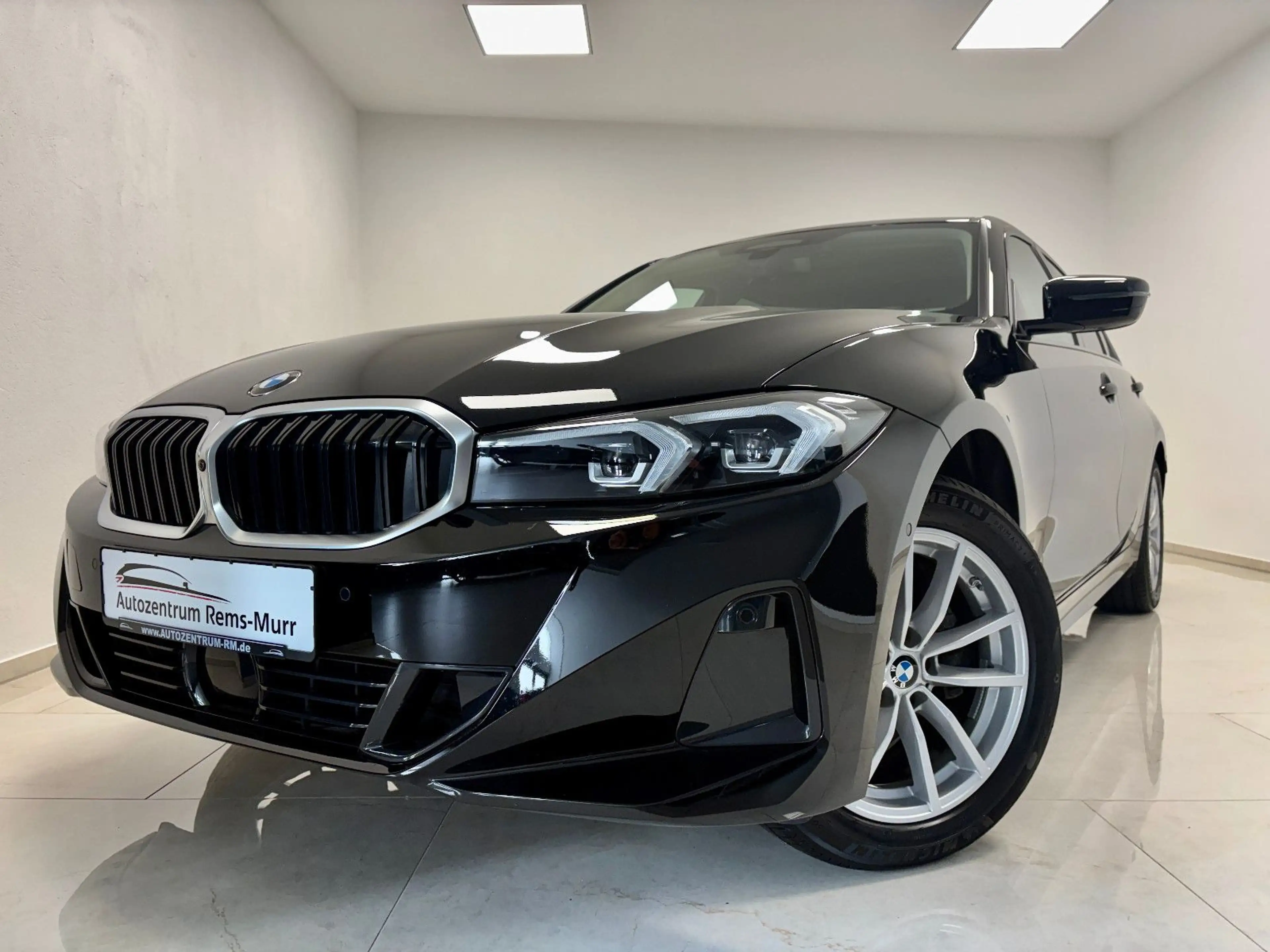 BMW 318 i Limousine *1.HAND*HEAD-UP*360°-KAMERA*