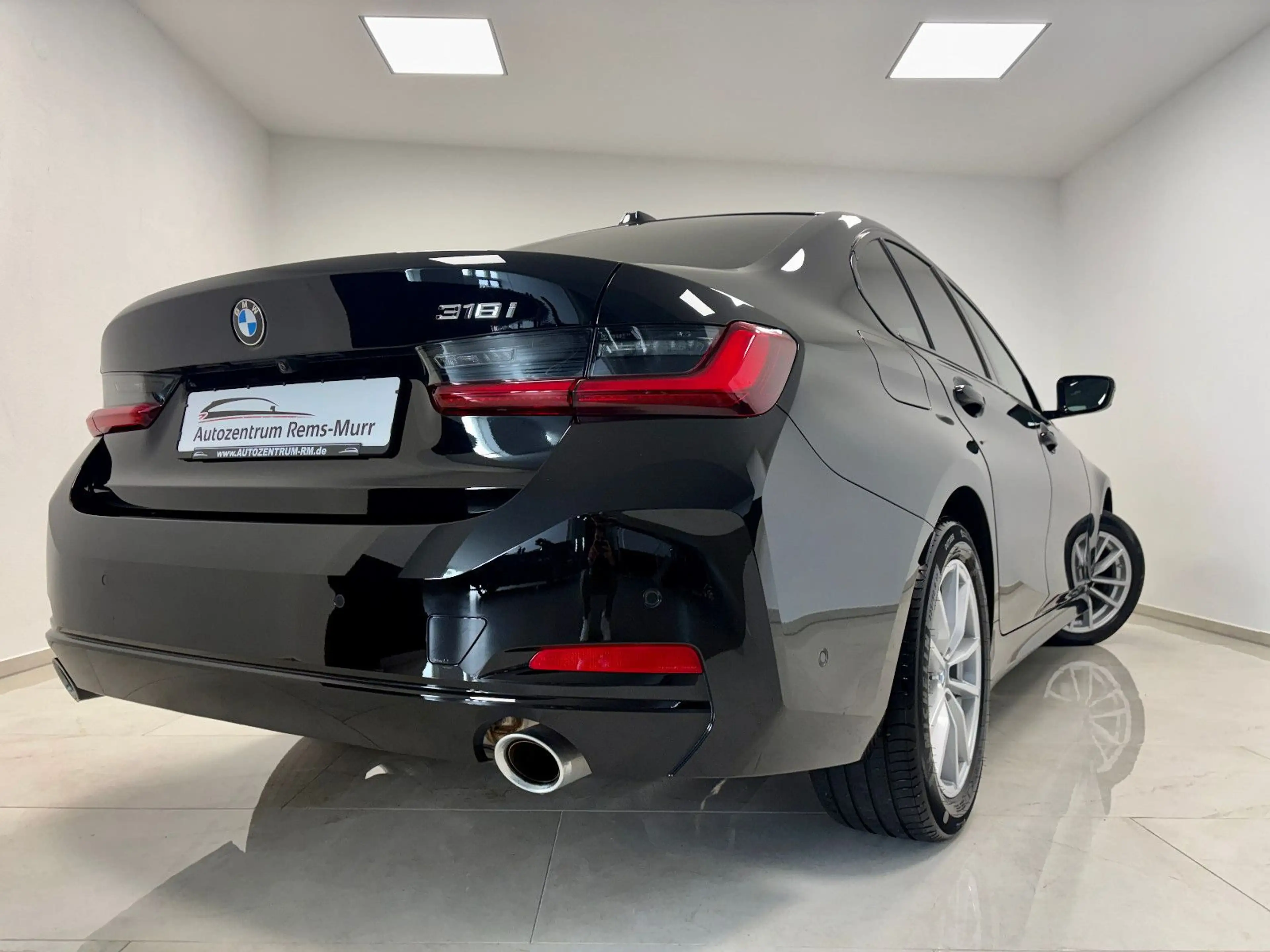 BMW 318 i  Limousine  *1.HAND*HEAD-UP*360°-KAMERA* — photo 4