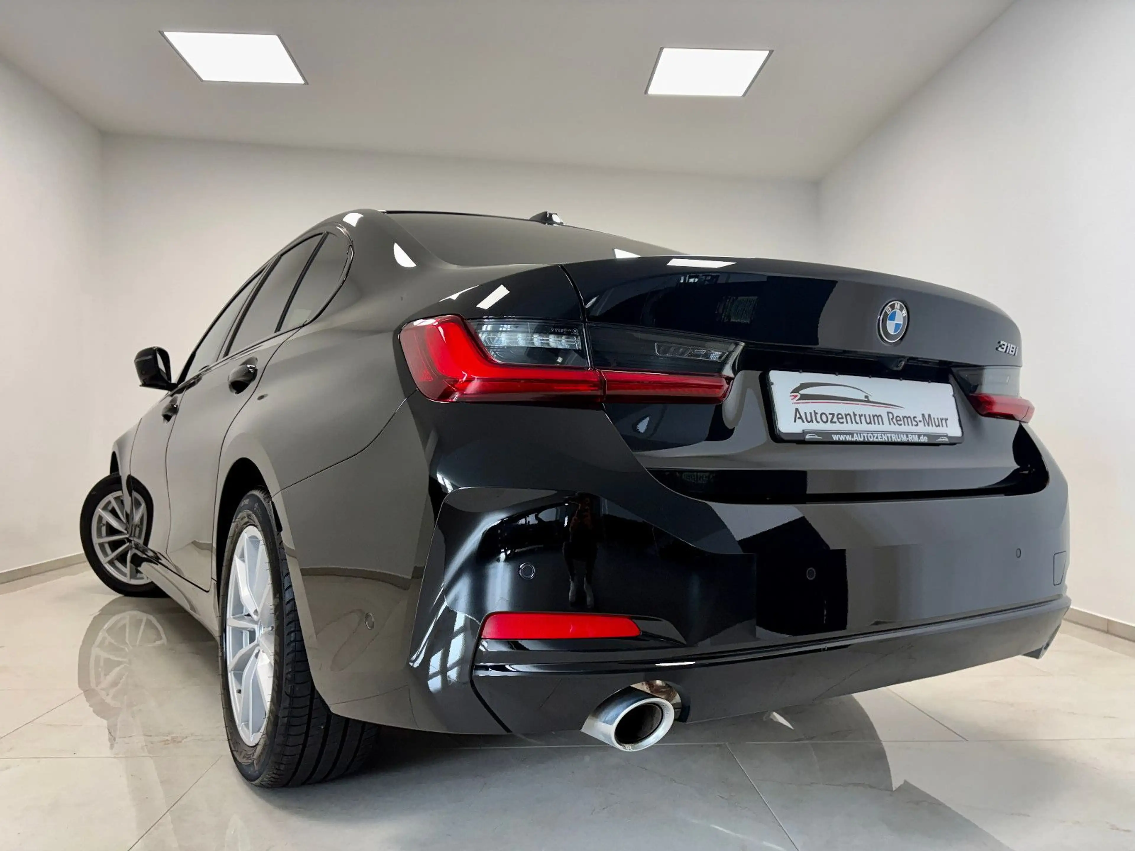 BMW 318 i  Limousine  *1.HAND*HEAD-UP*360°-KAMERA* — photo 6