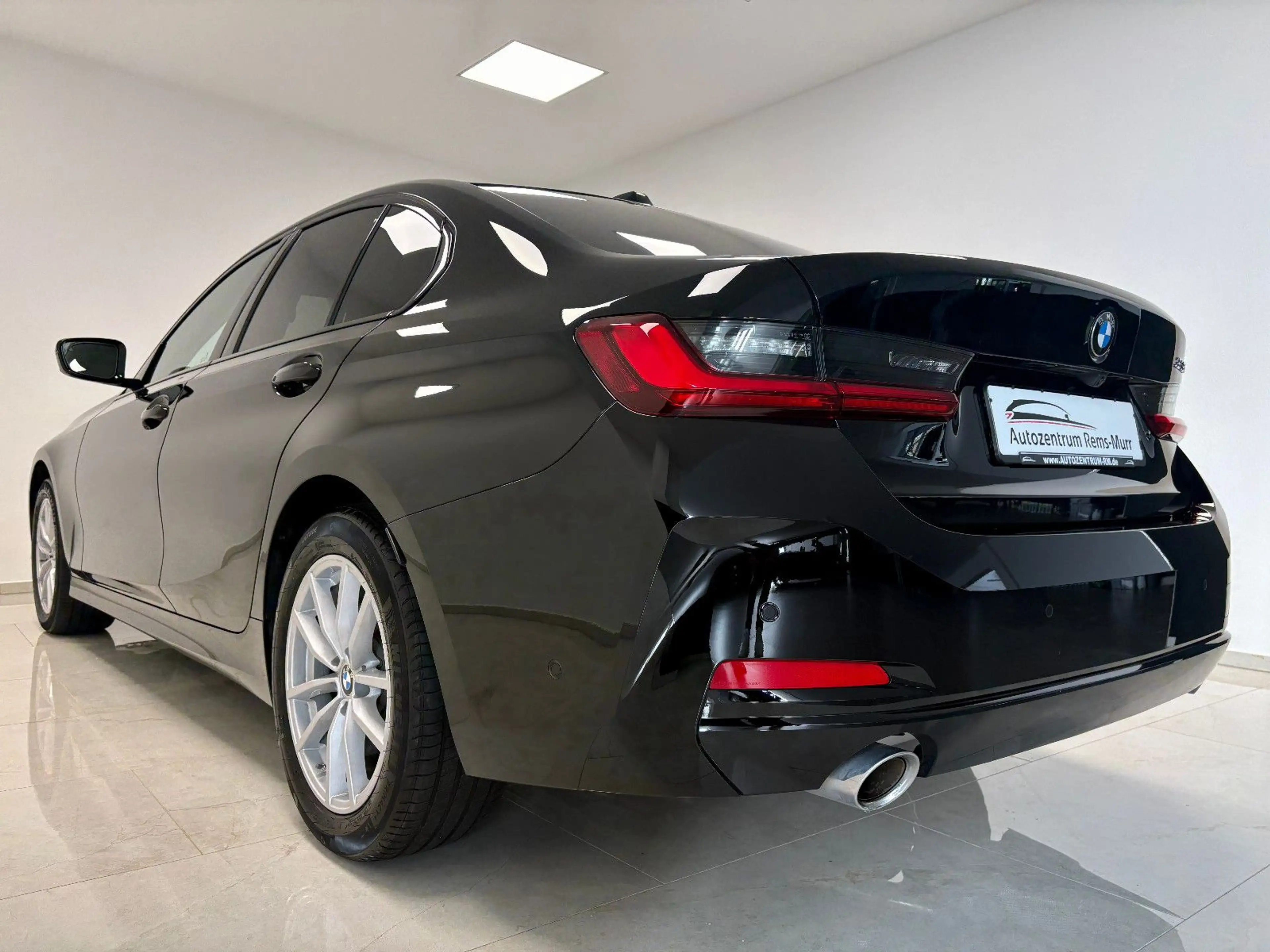 BMW 318 i  Limousine  *1.HAND*HEAD-UP*360°-KAMERA* — photo 9