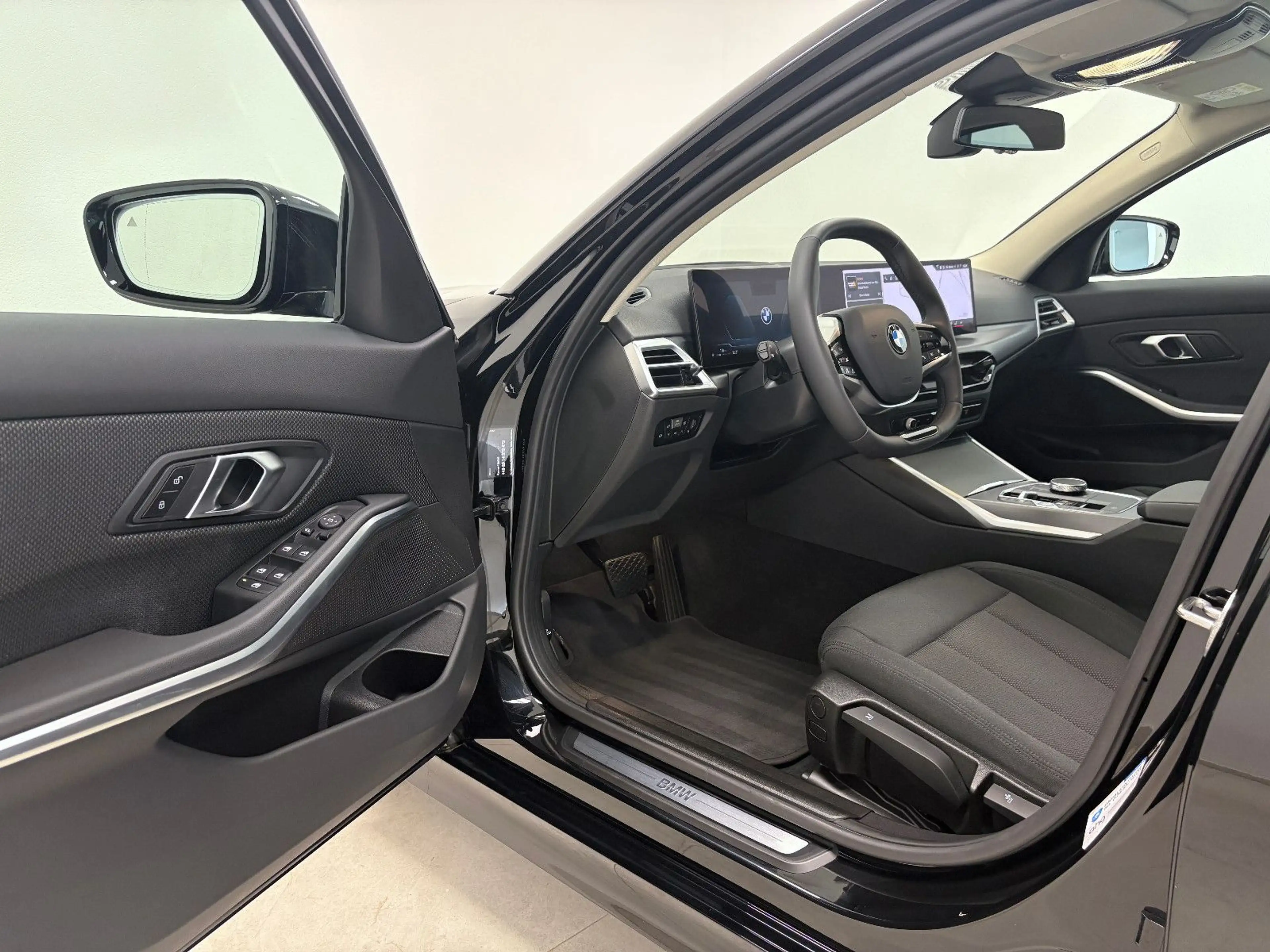 BMW 318 i  Limousine  *1.HAND*HEAD-UP*360°-KAMERA* — photo 11
