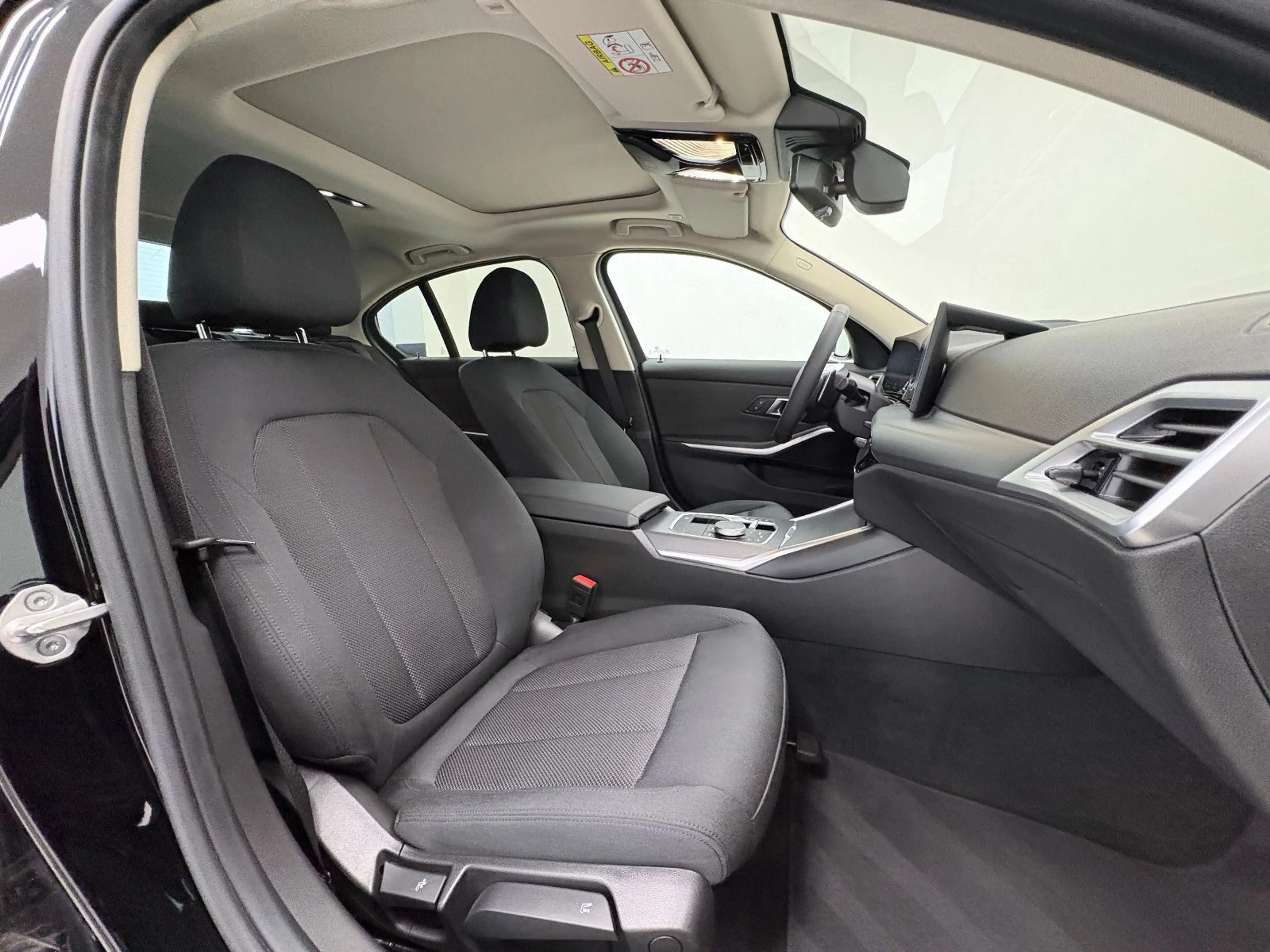 BMW 318 i  Limousine  *1.HAND*HEAD-UP*360°-KAMERA* — photo 14