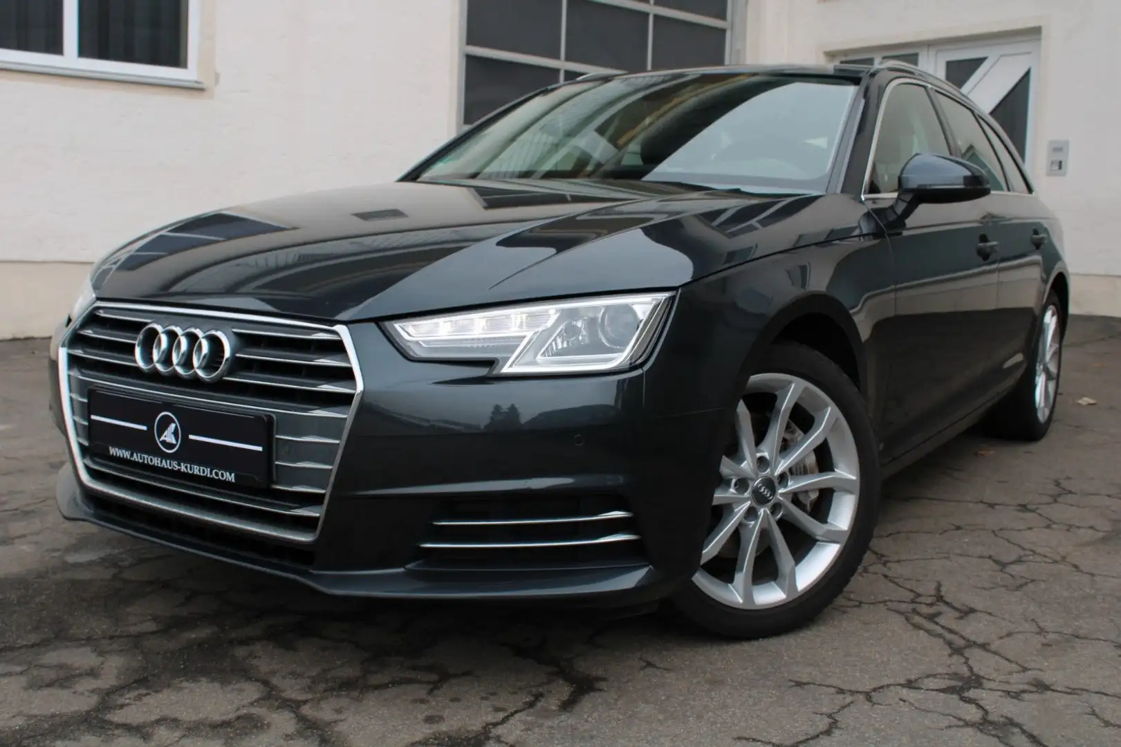 Audi A4 Avant 2.0TDI Stronic Sport XENON PDC NAVI SHZ Grijs - 1