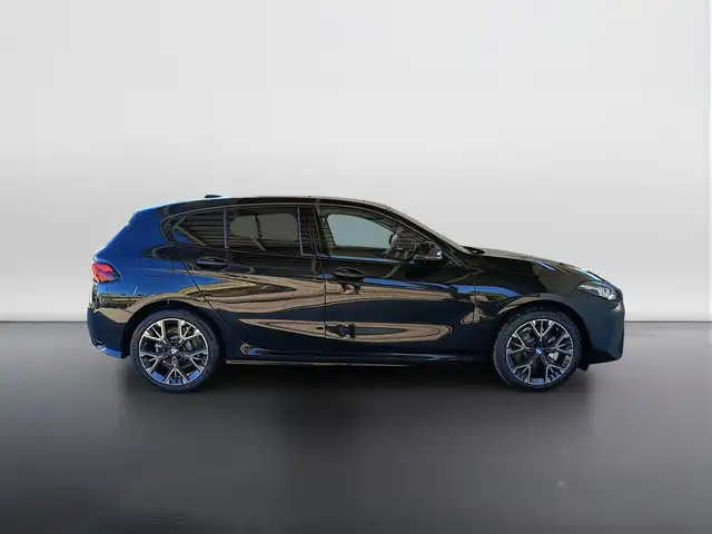 BMW 1 Series view 3