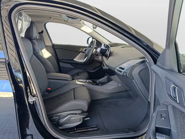 BMW 1 Series view 11