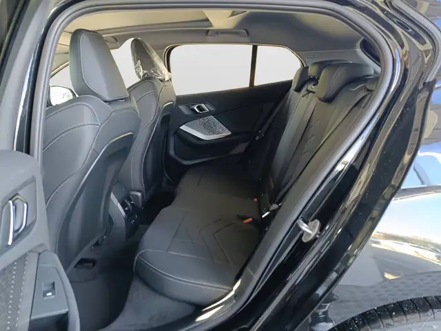 BMW 1 Series view 9