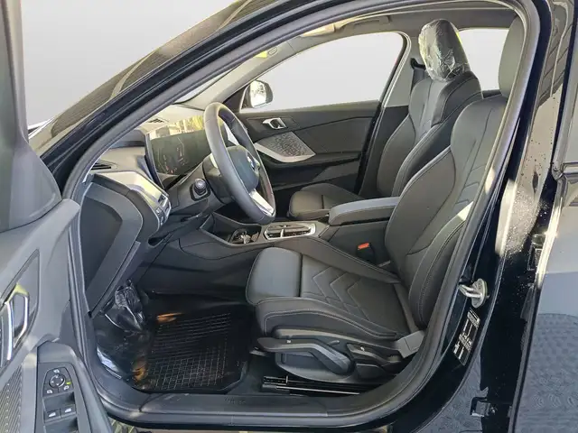 BMW 1 Series view 8
