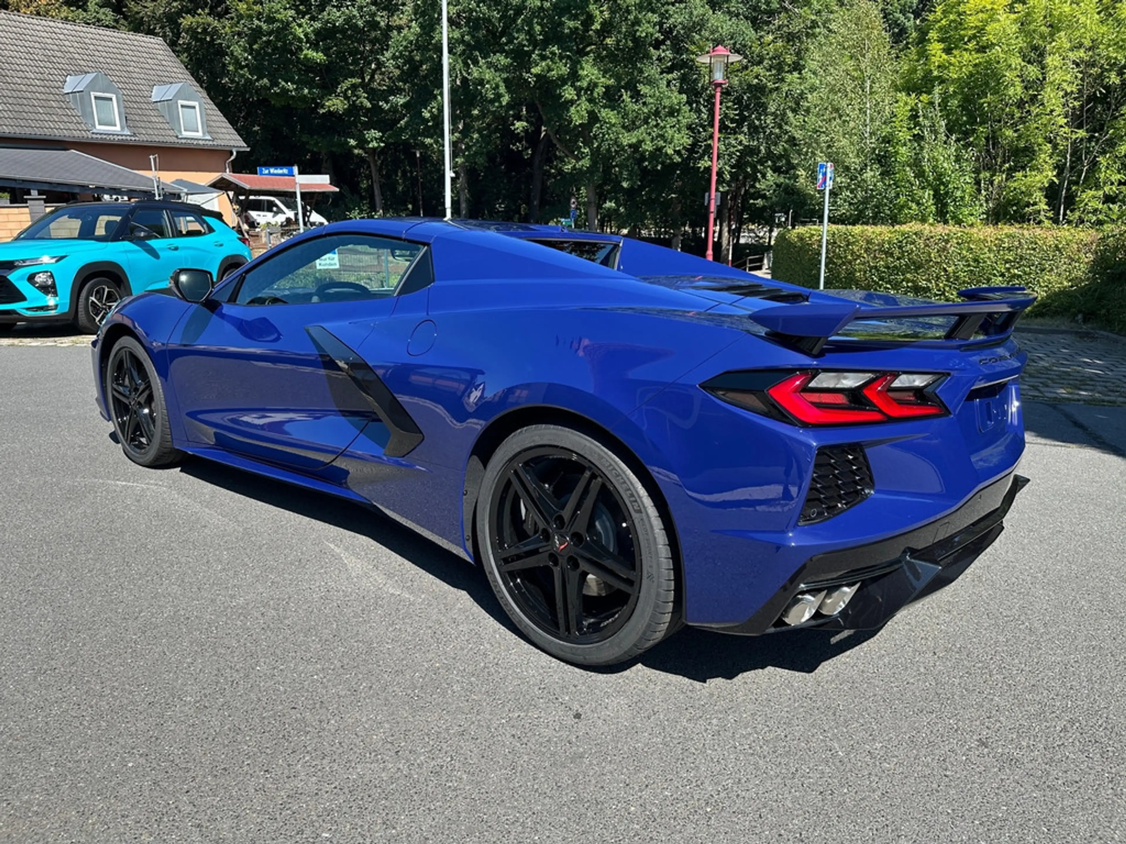 Corvette C8 Stingray Convertible 3LT Hysteria purple — photo 37
