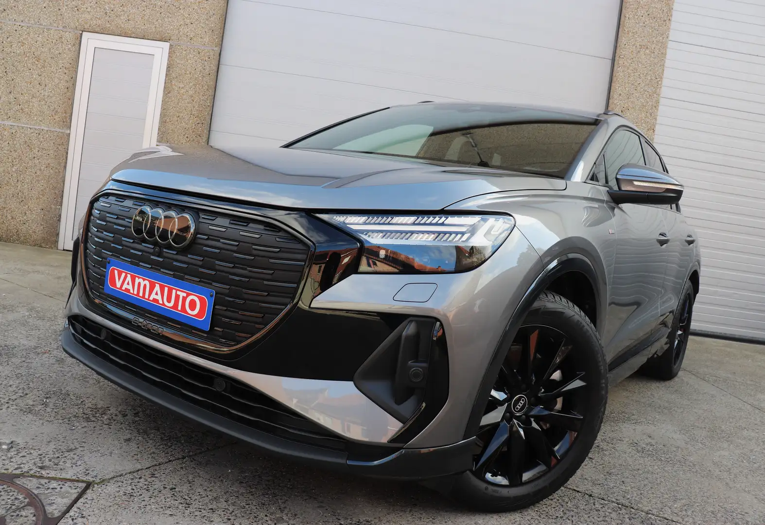 Audi Q4 e-tron 45 S-line Shadow+/Pano/Matrix/HeatPump/Cam/Towbar Gris - 1