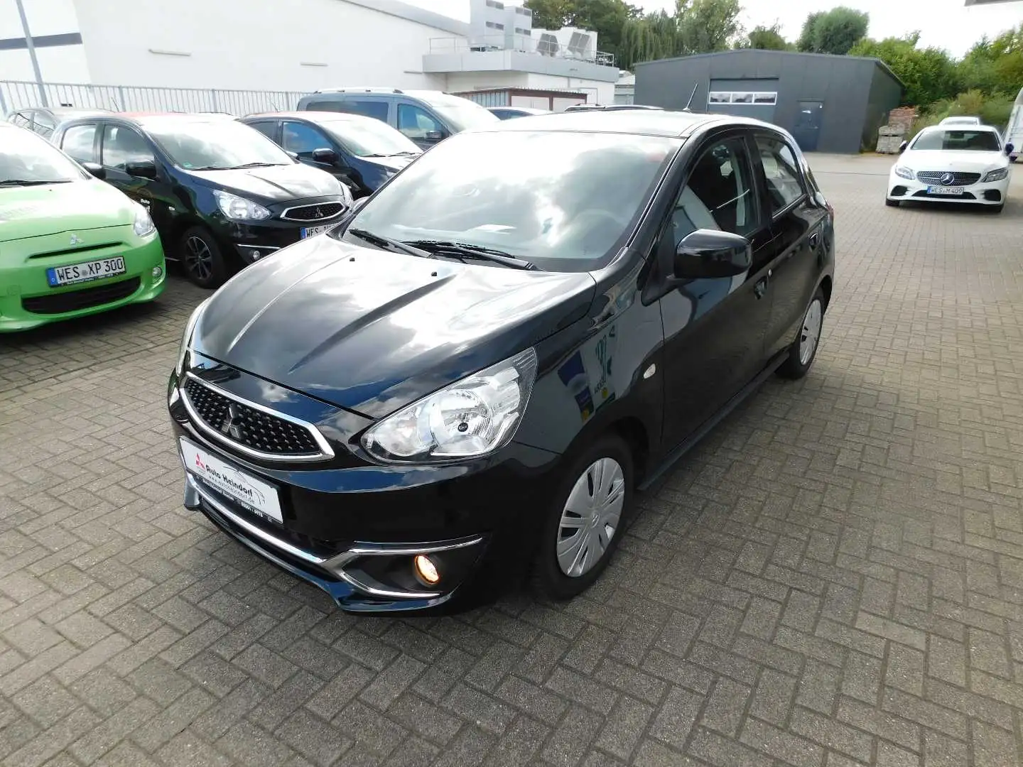 Mitsubishi Space Star Edition 1.0 MIVEC 5-Gang Schwarz - 1