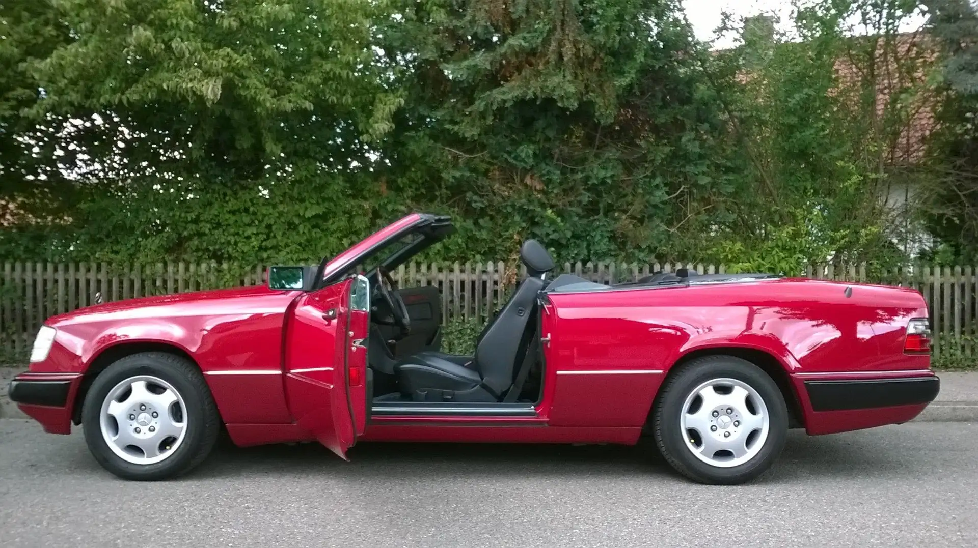 Mercedes-Benz E 320 E 320 Červená - 2