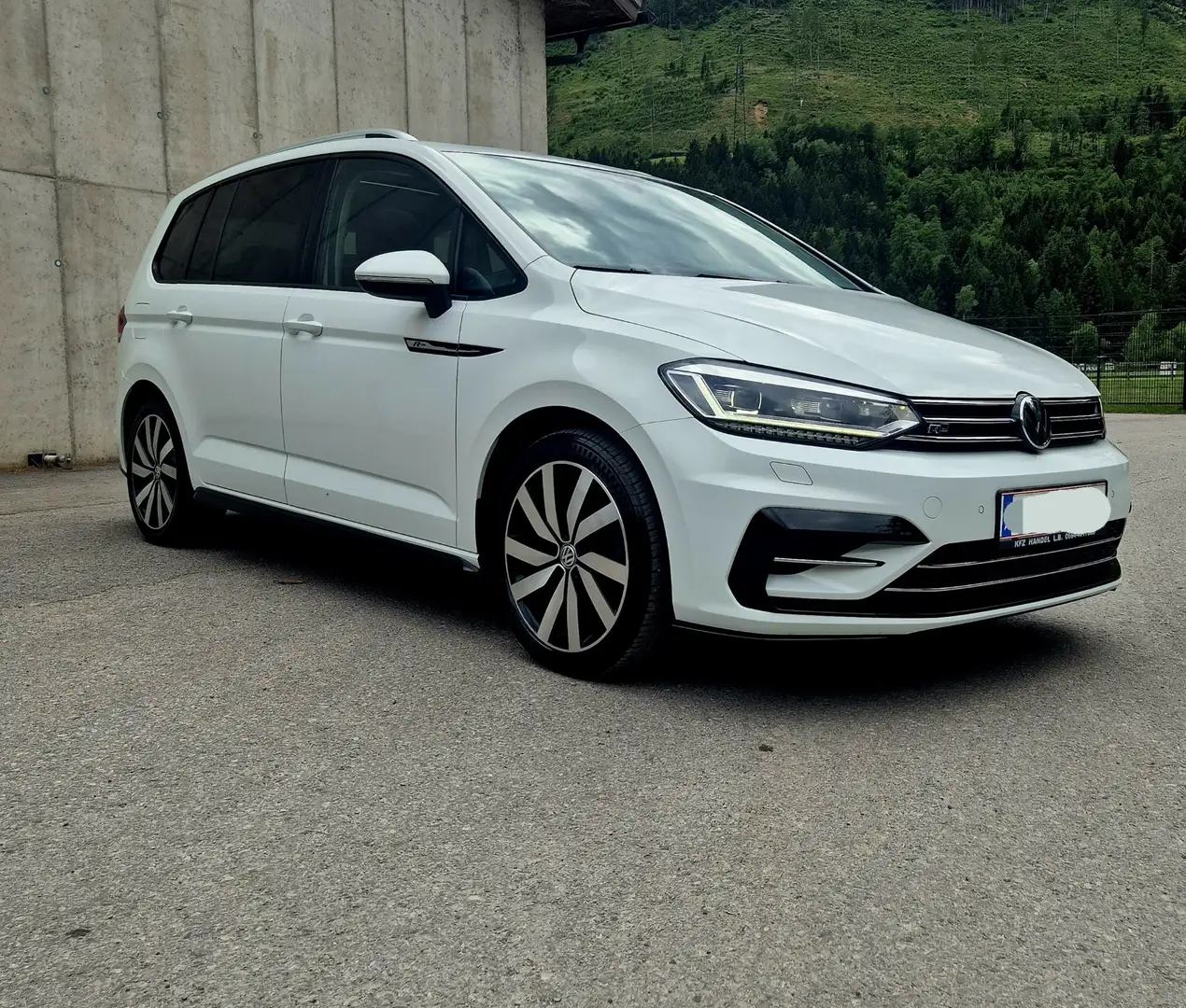 Volkswagen Touran Sky 2,0 SCR TDI DSG Weiß - 1