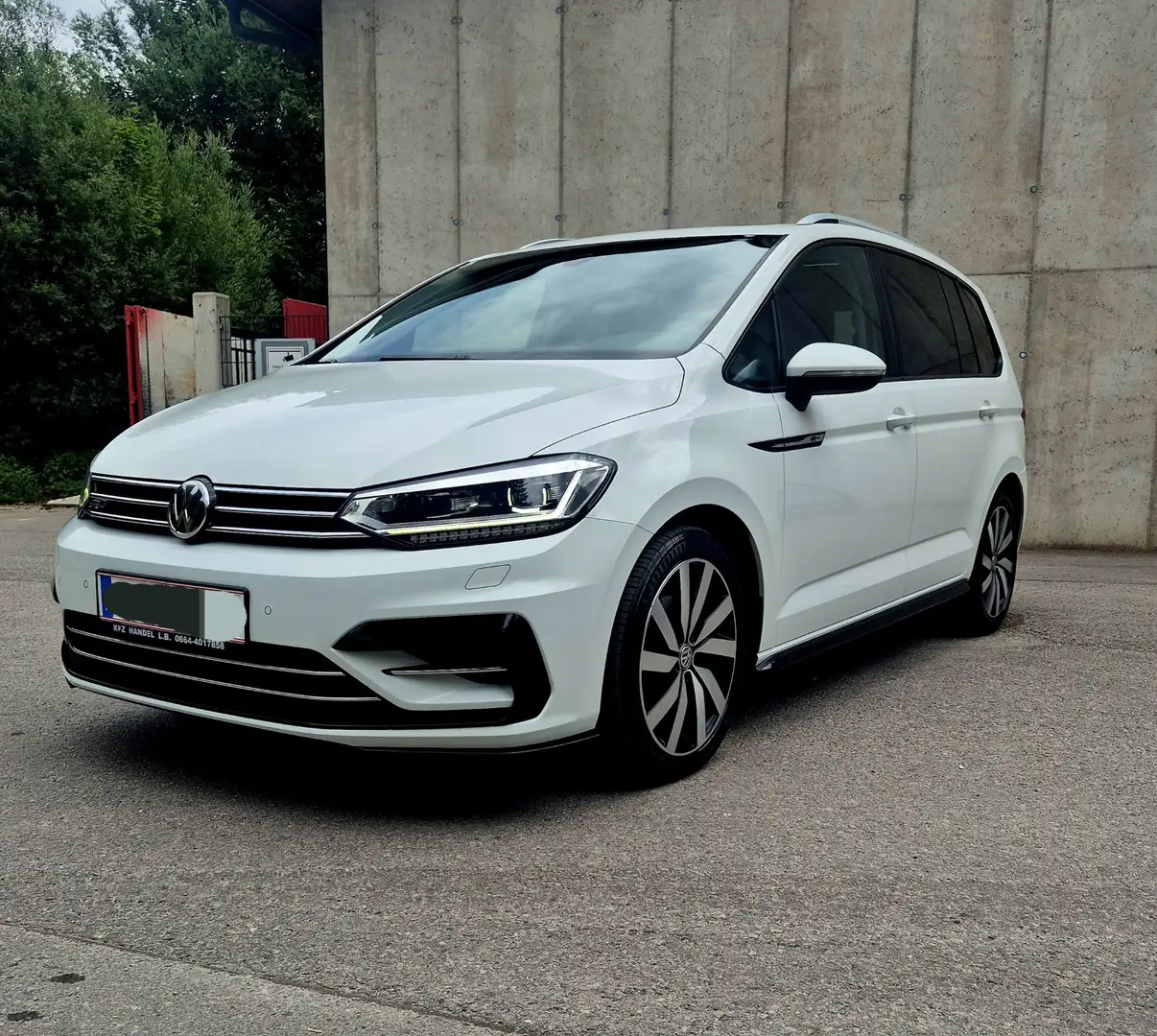 Volkswagen Touran Sky 2,0 SCR TDI DSG Weiß - 2