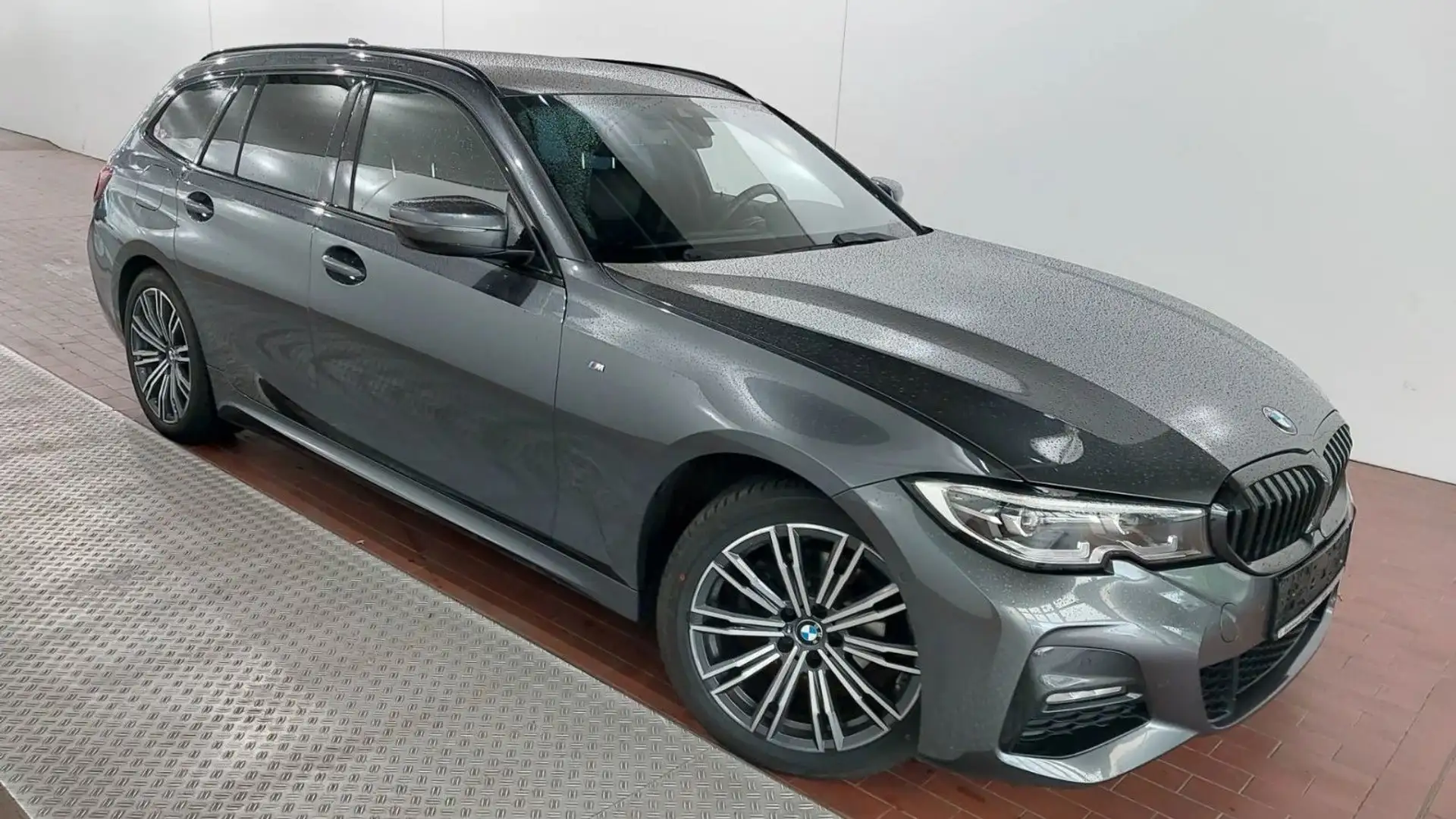 BMW 320 d Touring xDrive M Sport HuD*LED*AERO* Grau - 1