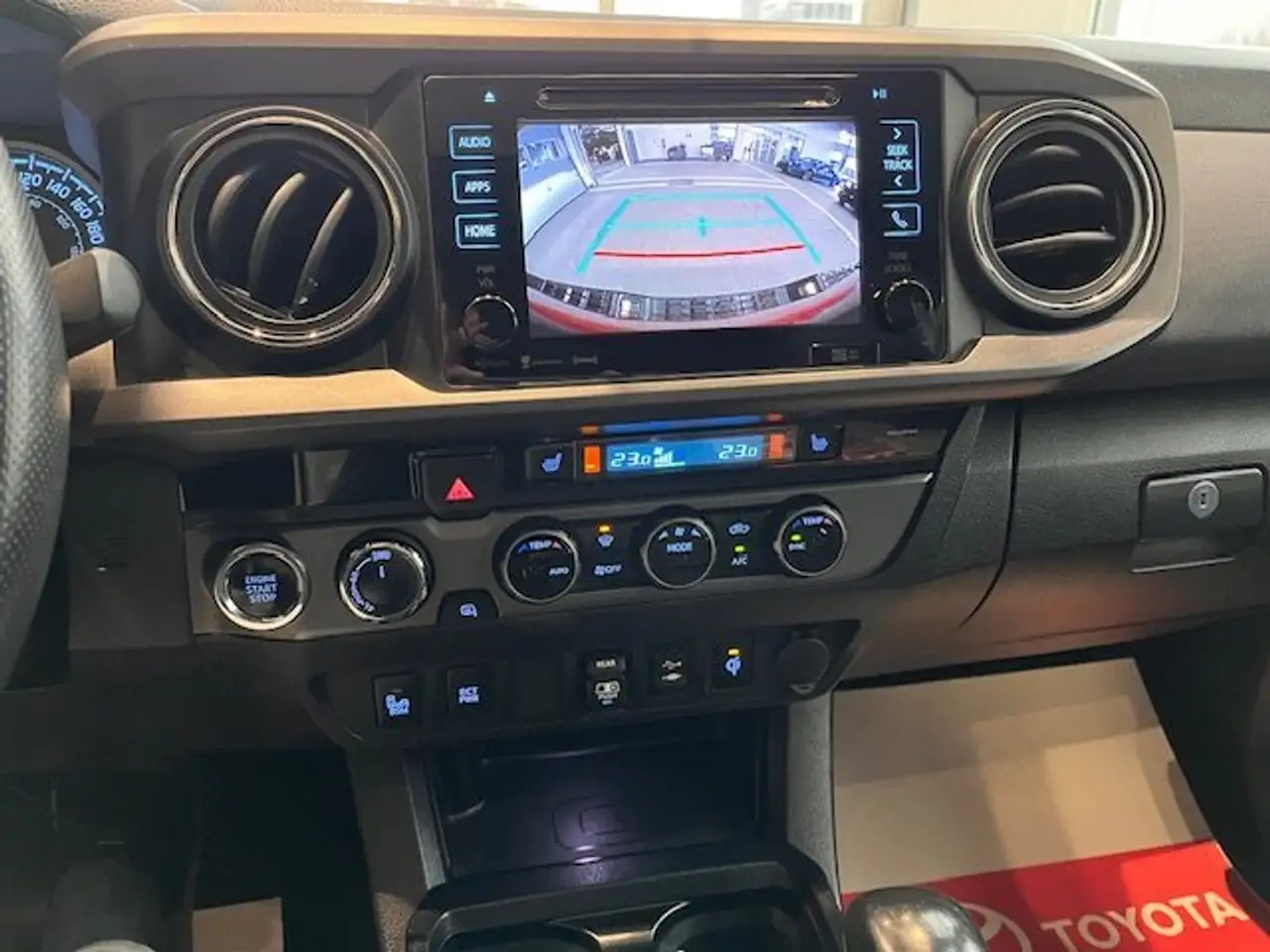 Toyota Tacoma снимка Toyota Tacoma