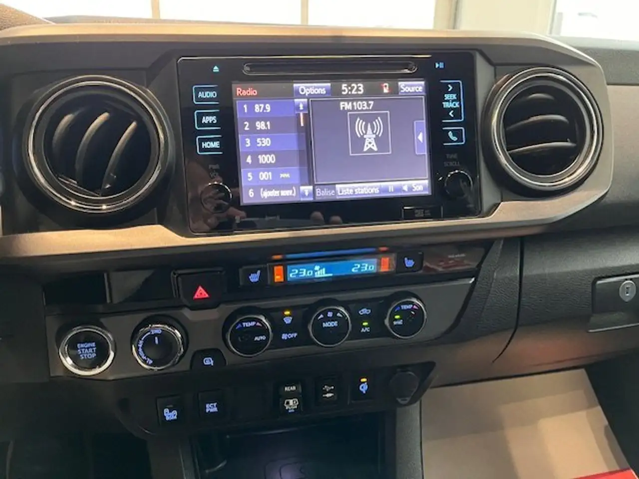 Toyota Tacoma снимка Toyota Tacoma