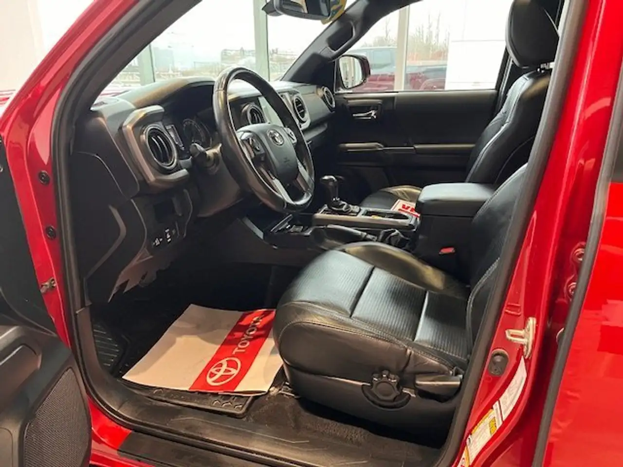 Toyota Tacoma снимка Toyota Tacoma