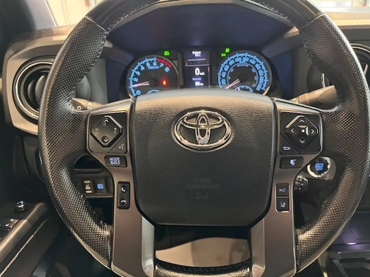 Toyota Tacoma снимка Toyota Tacoma