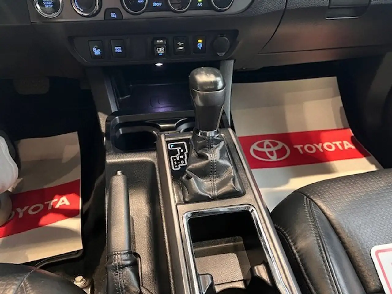 Toyota Tacoma снимка Toyota Tacoma