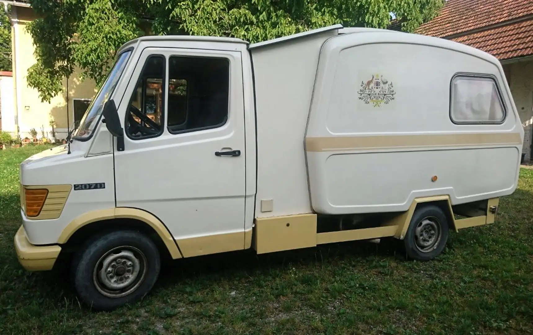 Mercedes-Benz T1 207 D/30 Beige - 1