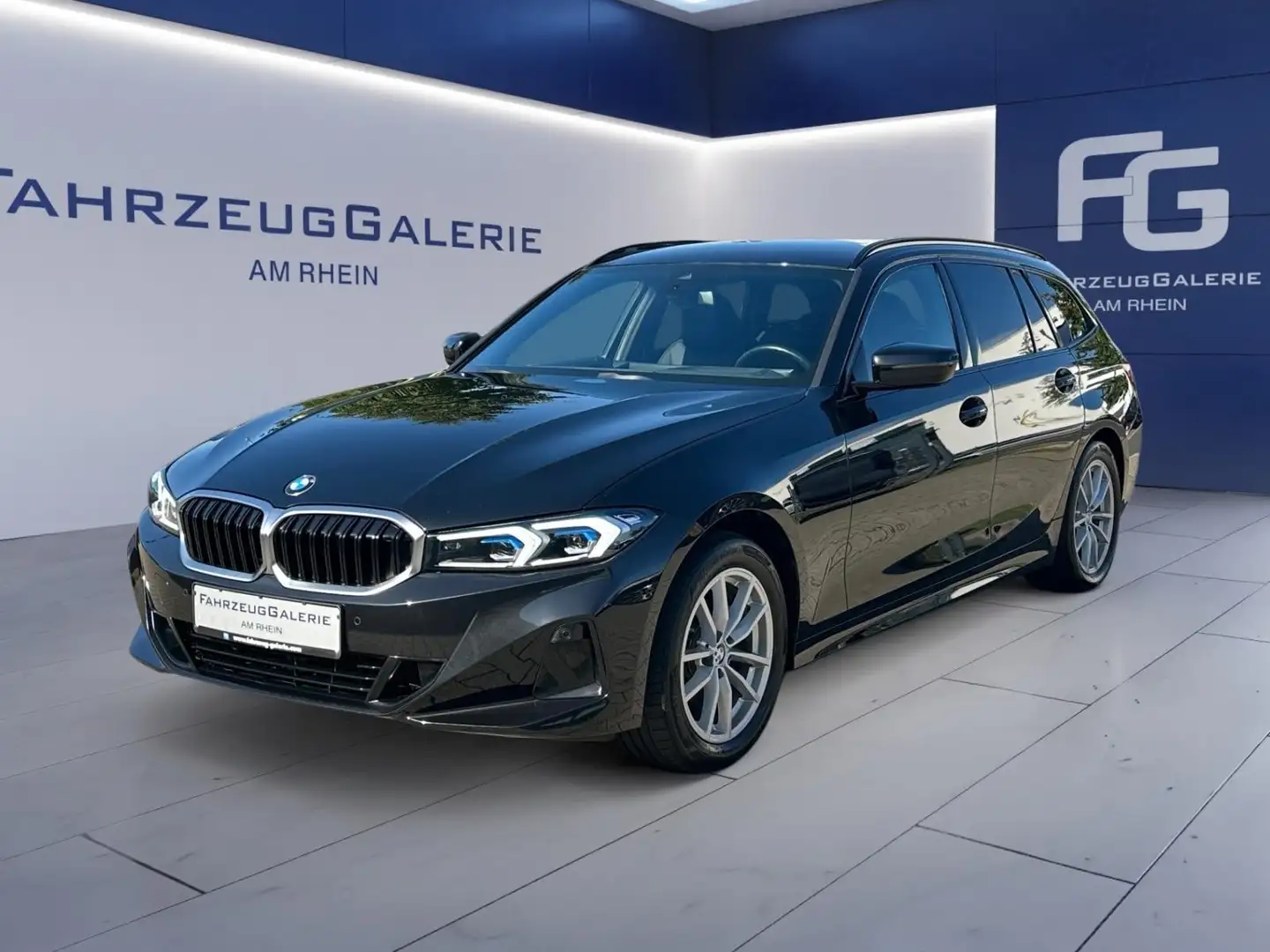 BMW 318 d Touring Shadow Line Metallic HUD H/K Zwart - 2