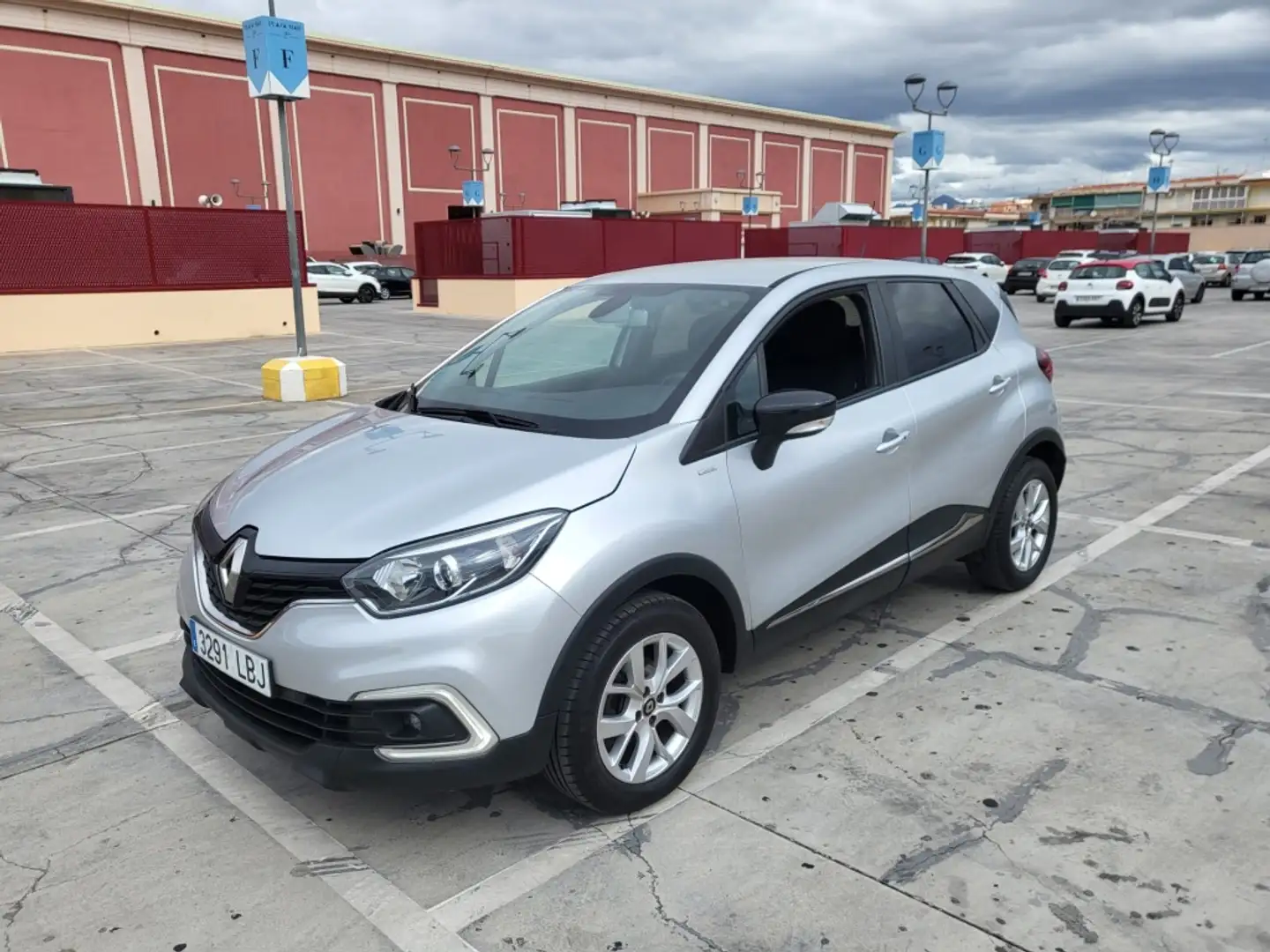 Renault Captur TCe GPF Limited 66kW Silber - 1