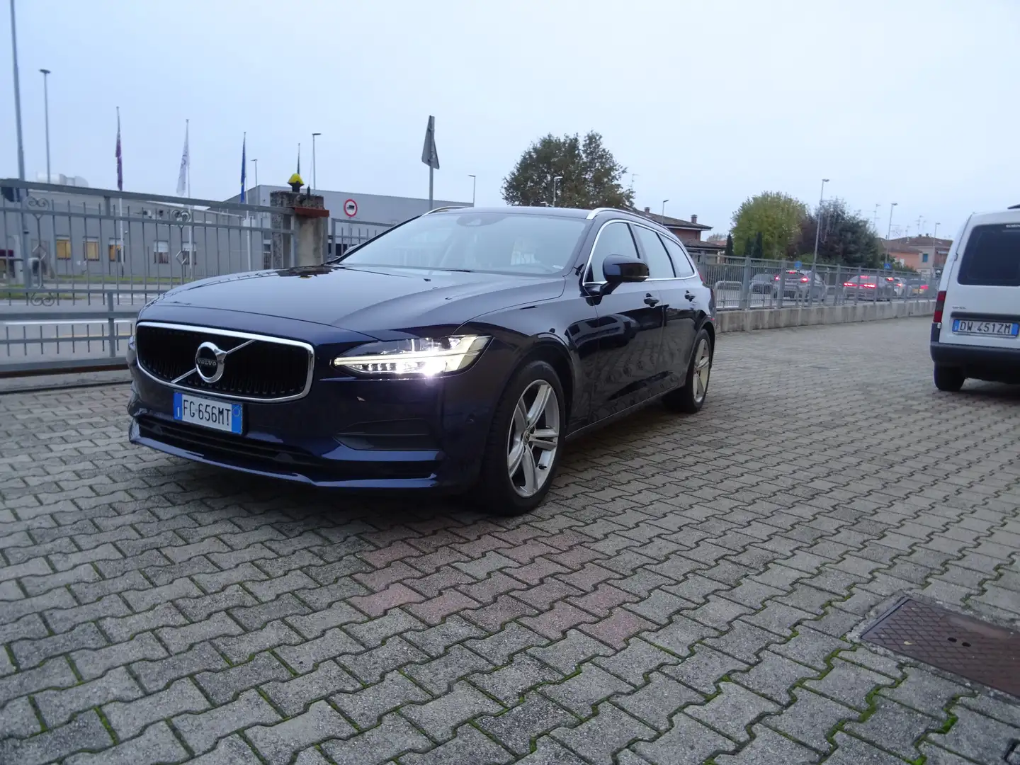 Volvo V90 V90 2.0 d5 Momentum awd geartronic Blu/Azzurro - 1