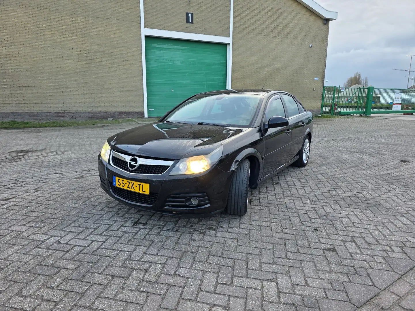 Opel Vectra 1.8-16V Executive Černá - 1