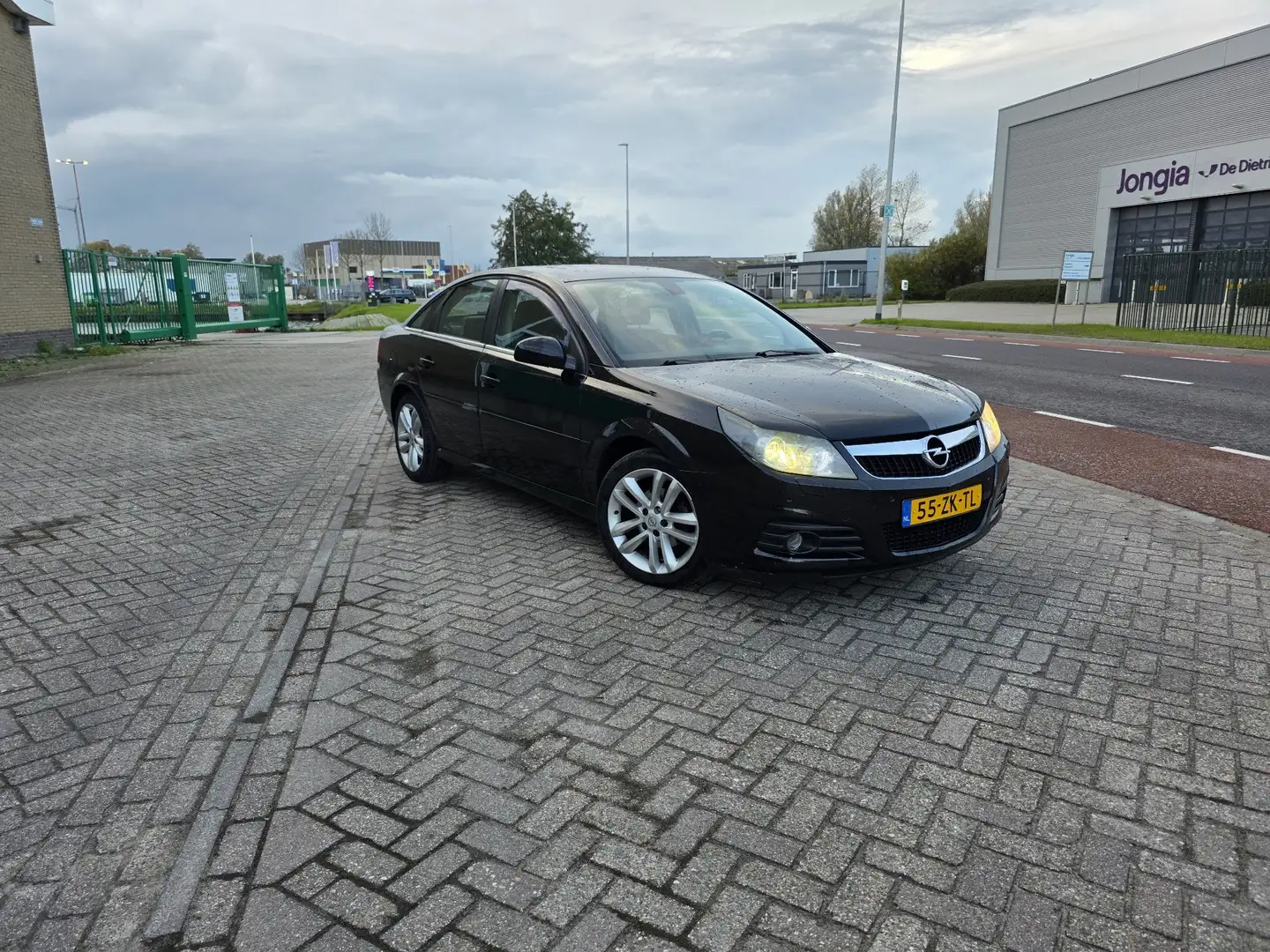 Opel Vectra 1.8-16V Executive Černá - 2