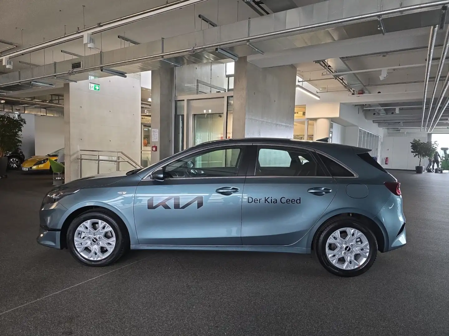 Kia Ceed / cee'd Vision 1.5T 140 DCT7 VIS KOMF+ (NAV) Klima Navi Grau - 2