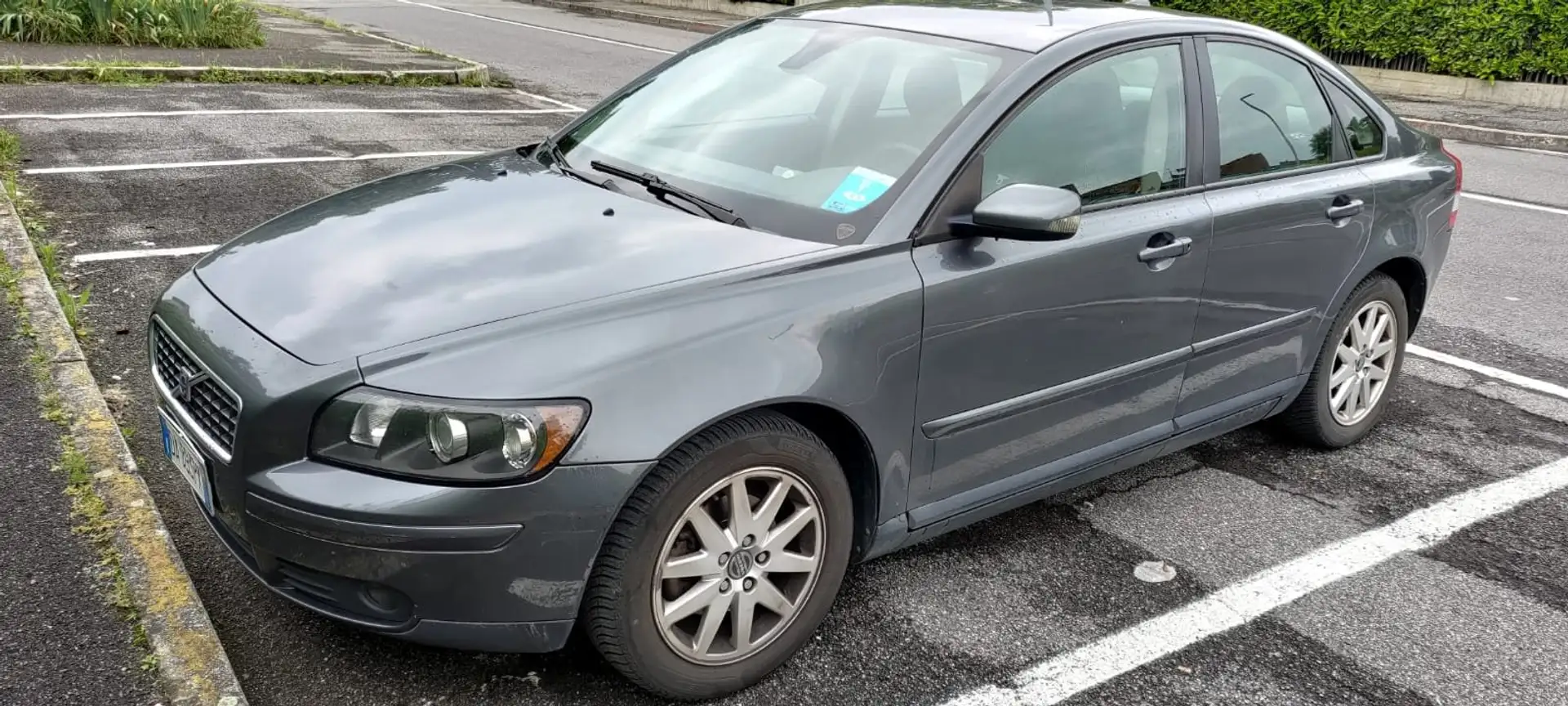 Volvo S40 S40 II 2003 1.8 Momentum Gris - 1