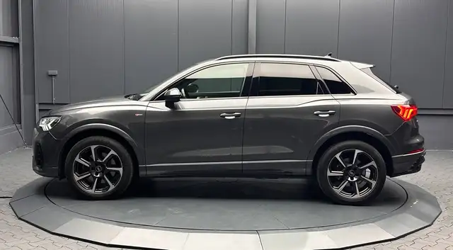 Audi Q3 view 2