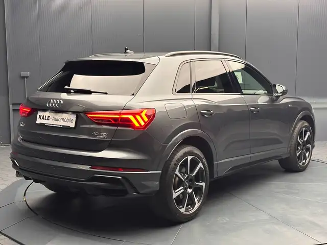 Audi Q3 view 5
