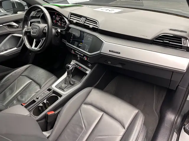 Audi Q3 view 11